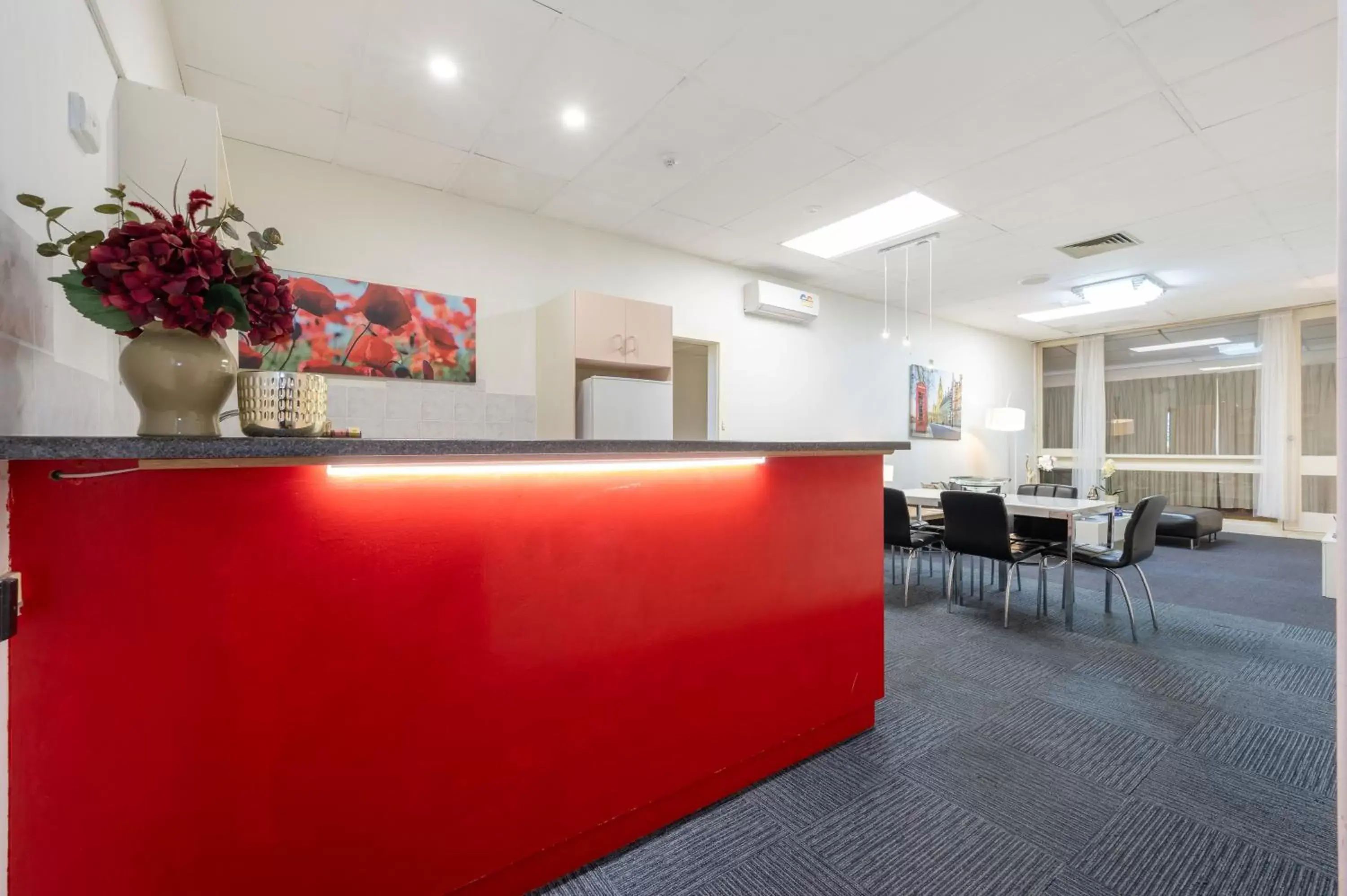 Seating area in Adelaide Granada Motor Inn