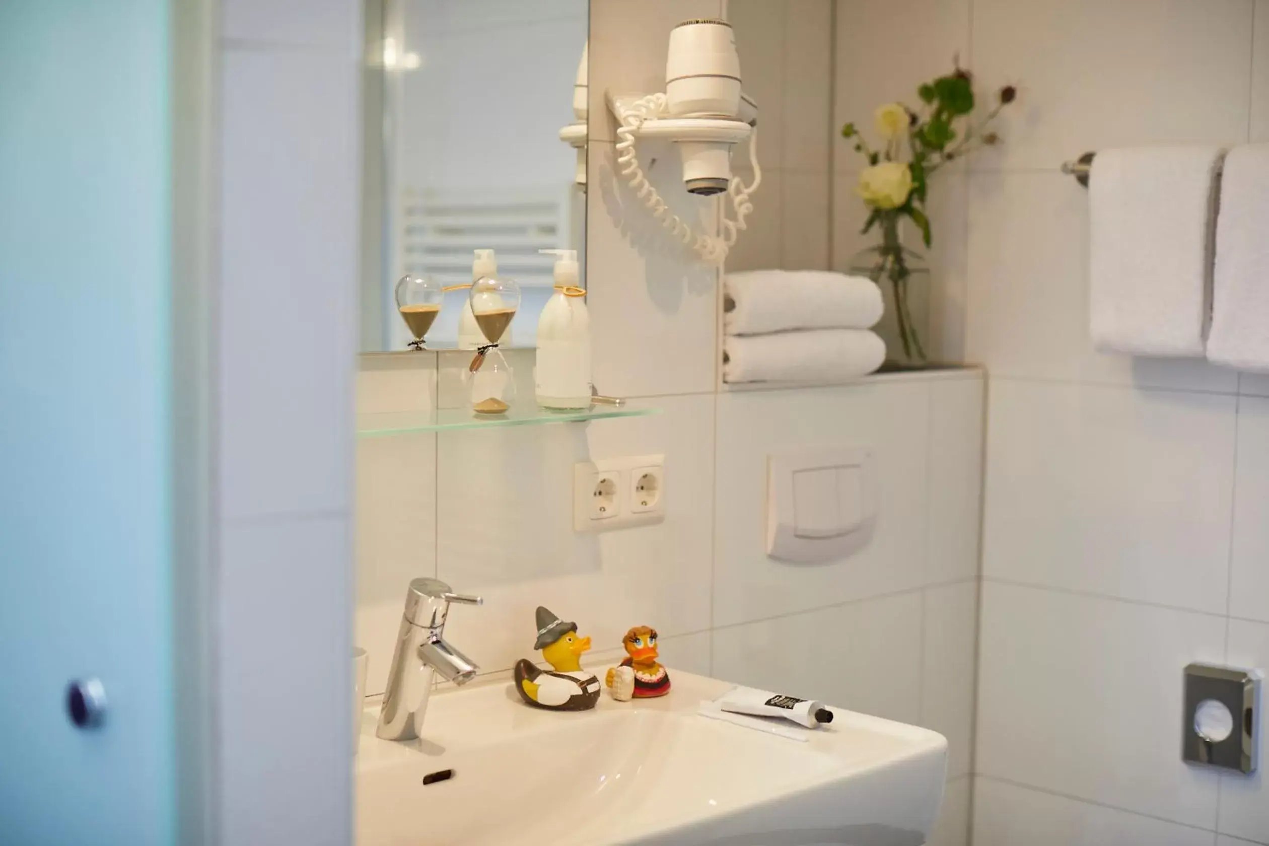 Bathroom in Hotel Mirabell by Maier Privathotels