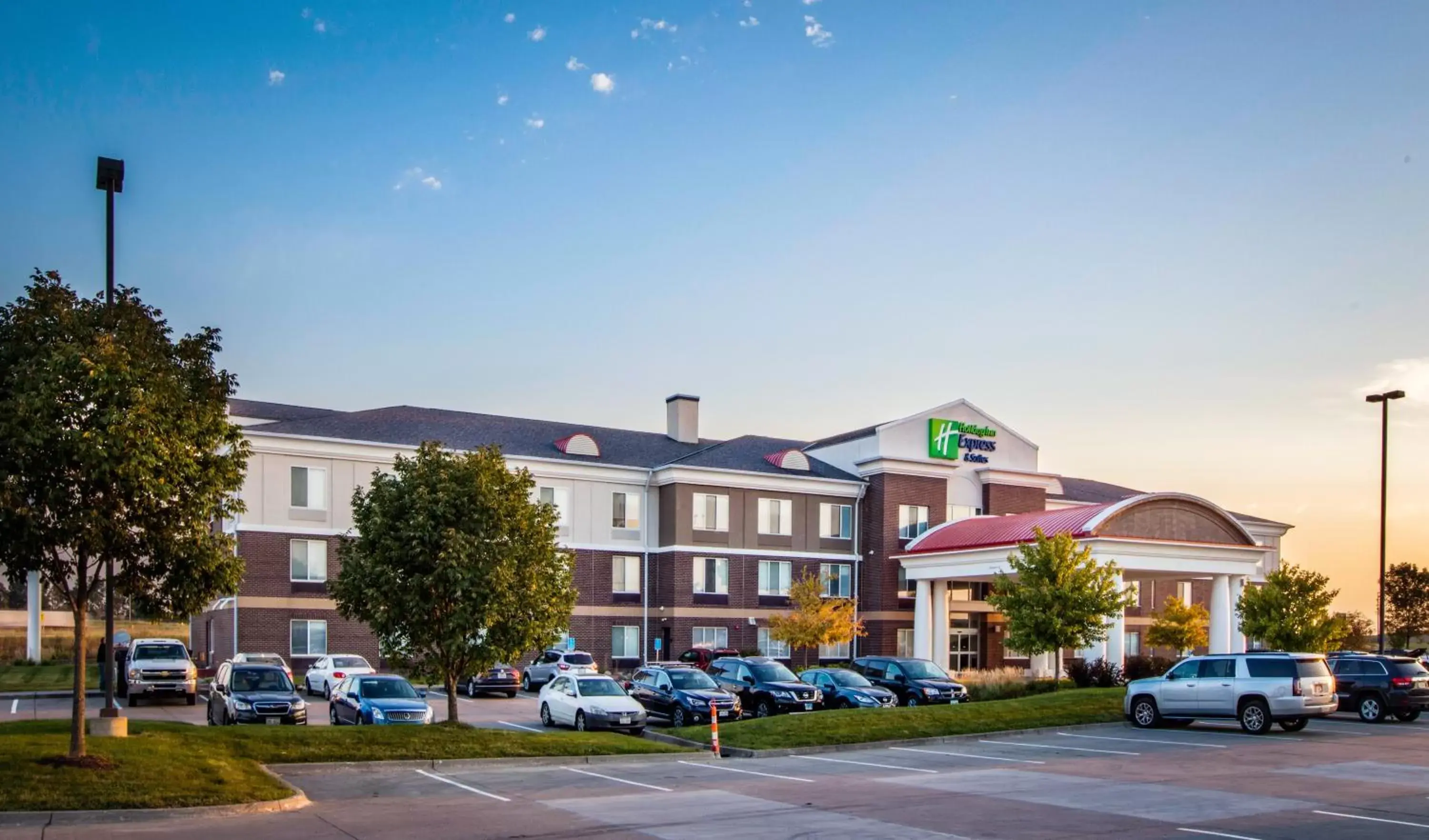 Property Building in Holiday Inn Express Hotel & Suites Altoona-Des Moines, an IHG Hotel