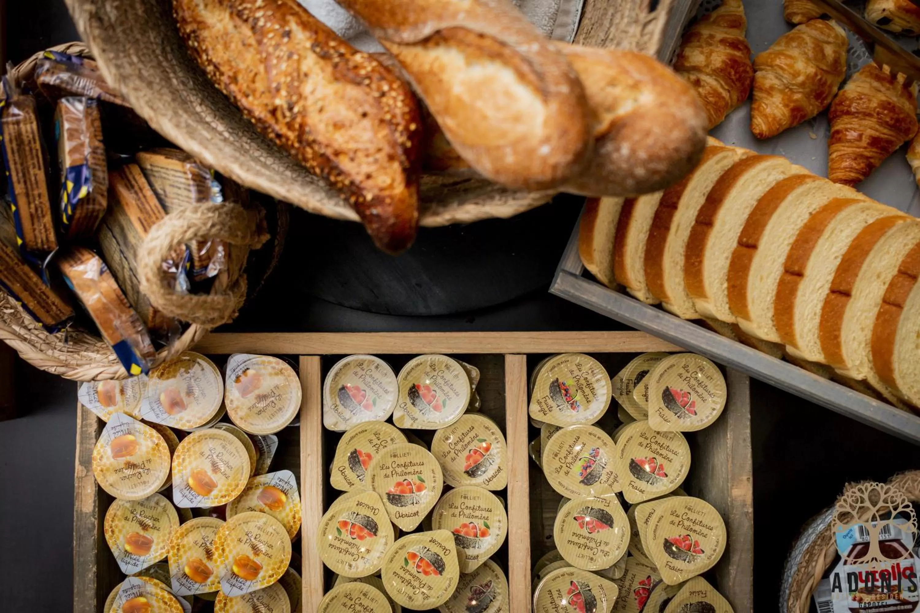 Breakfast in Adonis Gapotel