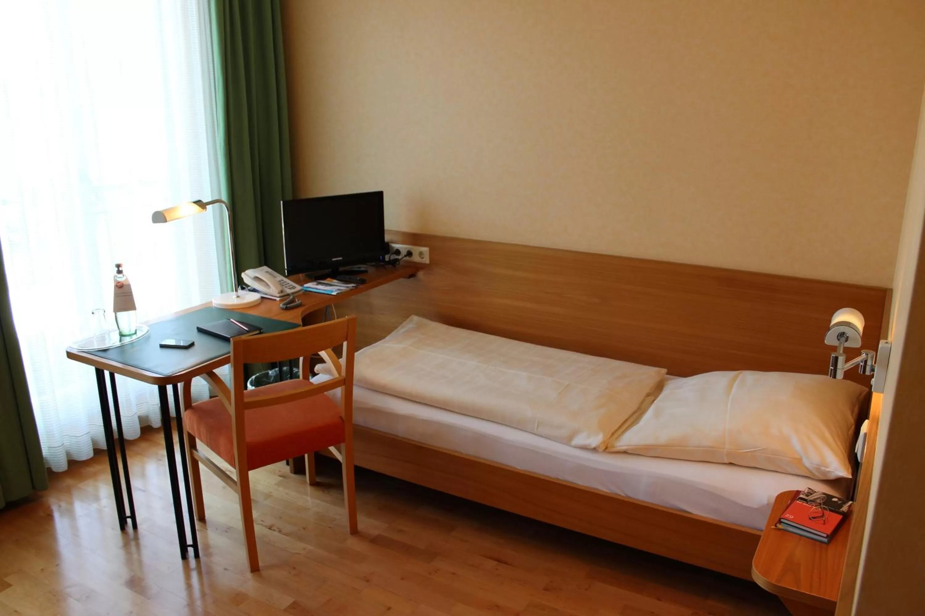 Bed in An der Persiluhr Stadt-gut-Hotel