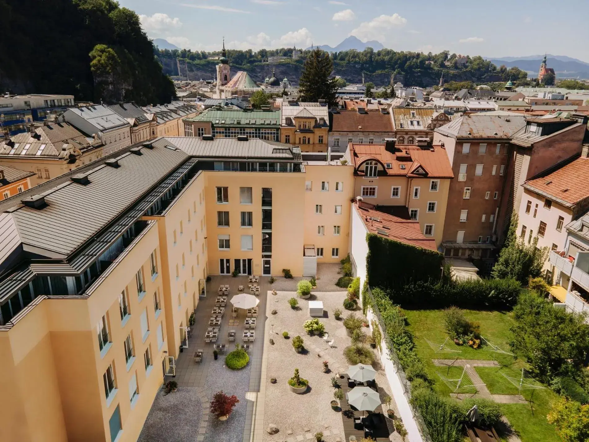 Property building in Altstadt Hotel Hofwirt Salzburg