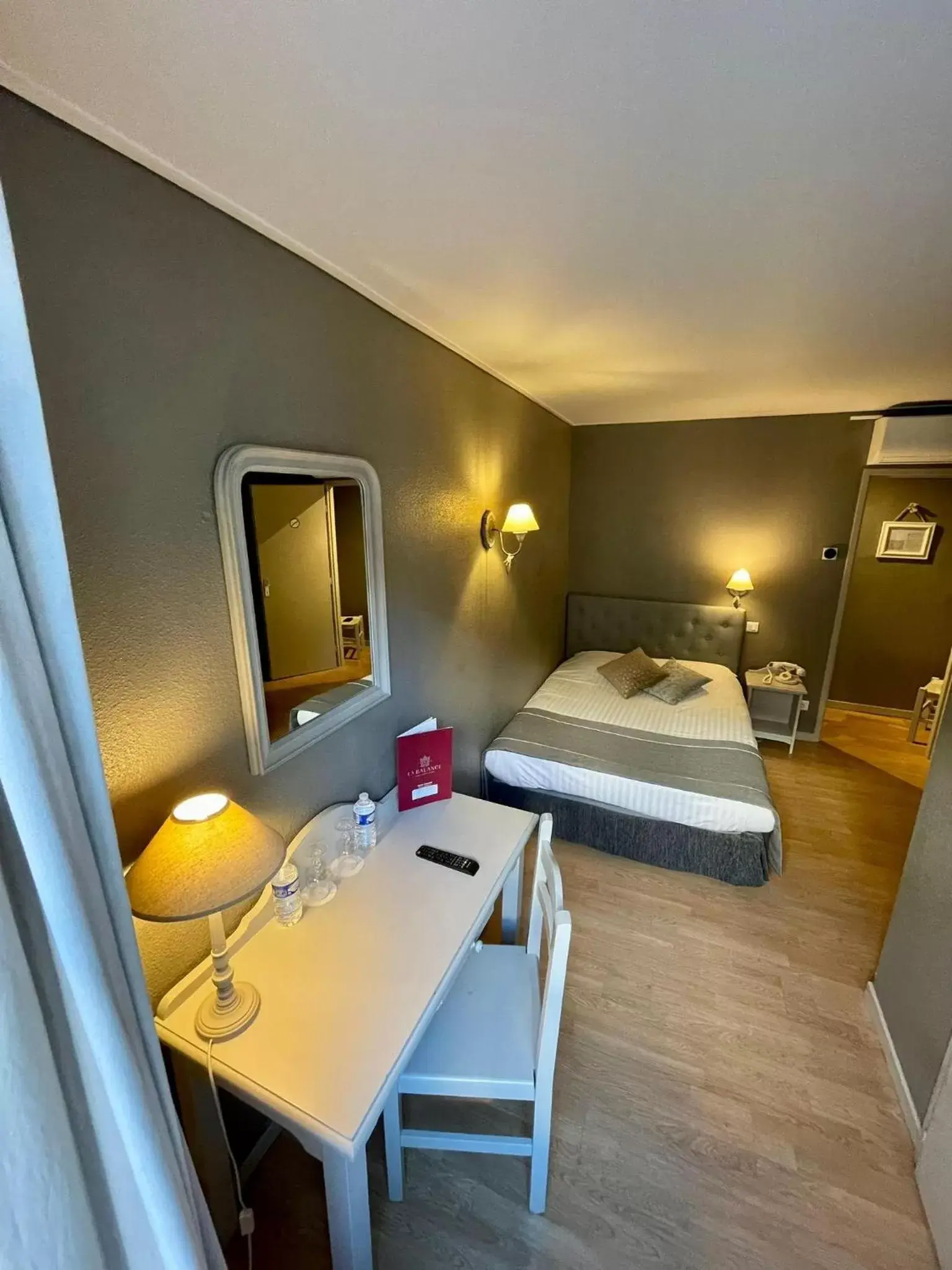 Bedroom in The Originals City, Hôtel de la Balance, Montbéliard