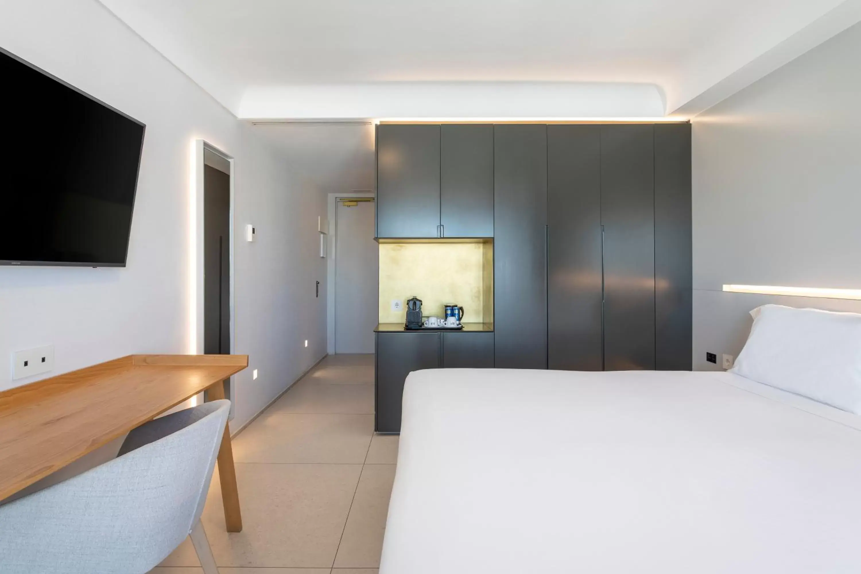 Bed, TV/Entertainment Center in Hotel Spa Porta Maris by Melia