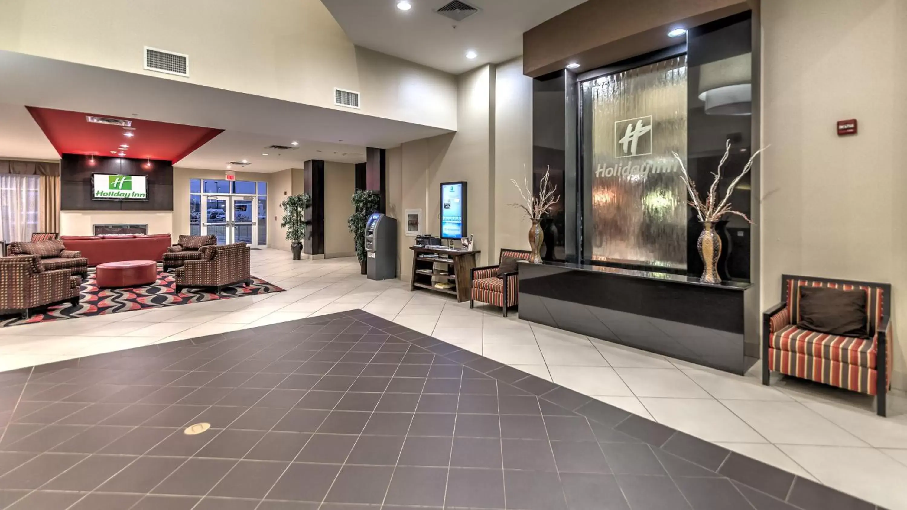 Lobby or reception, Lobby/Reception in Holiday Inn North Quail Springs, an IHG Hotel