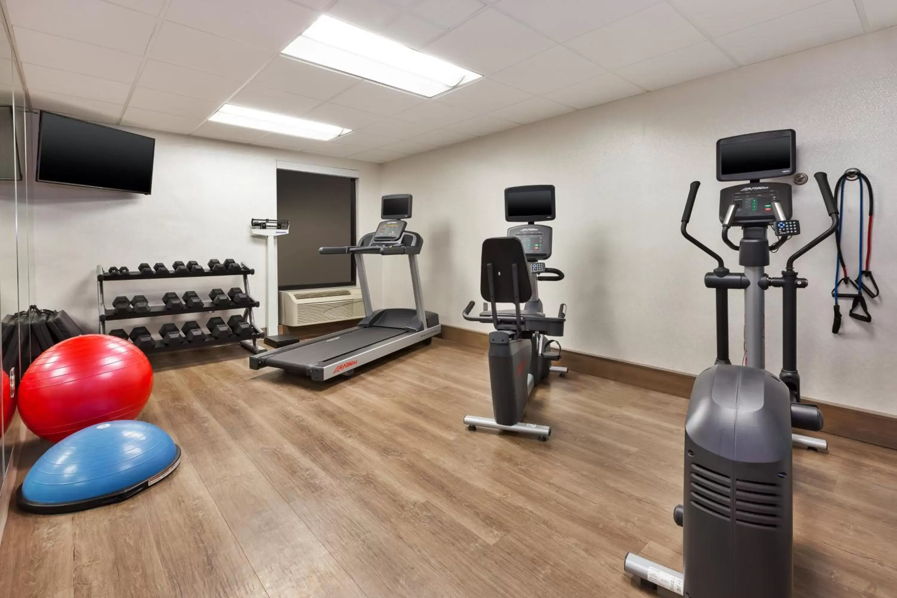 Spa and wellness centre/facilities, Fitness Center/Facilities in Holiday Inn Express Chillicothe East, an IHG Hotel