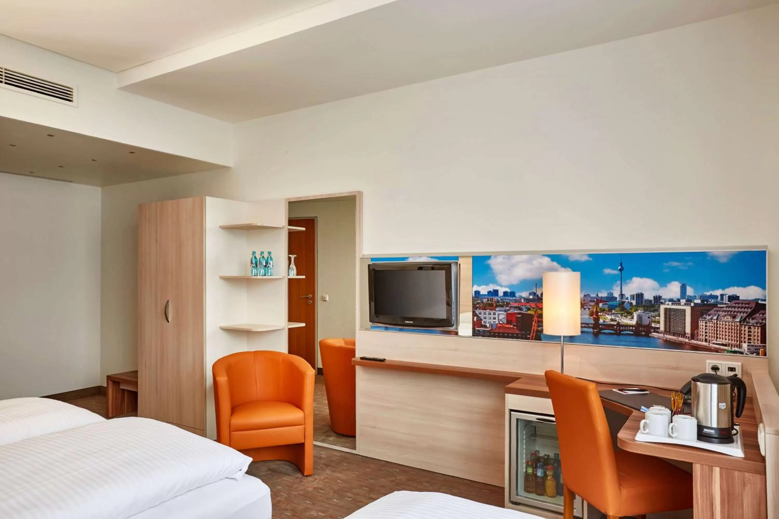 Photo of the whole room, Bed in H+ Hotel Berlin Mitte