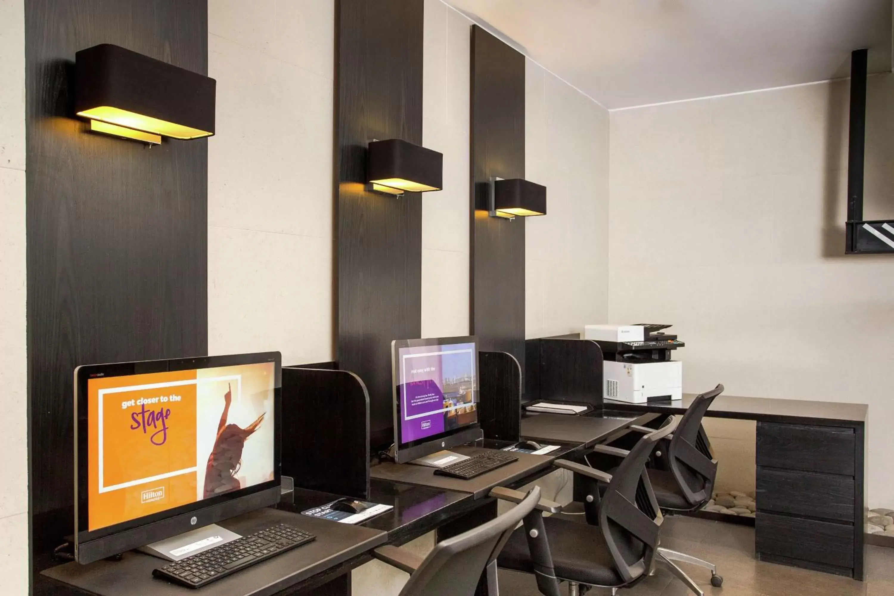 Business facilities in DoubleTree by Hilton Santiago - Vitacura