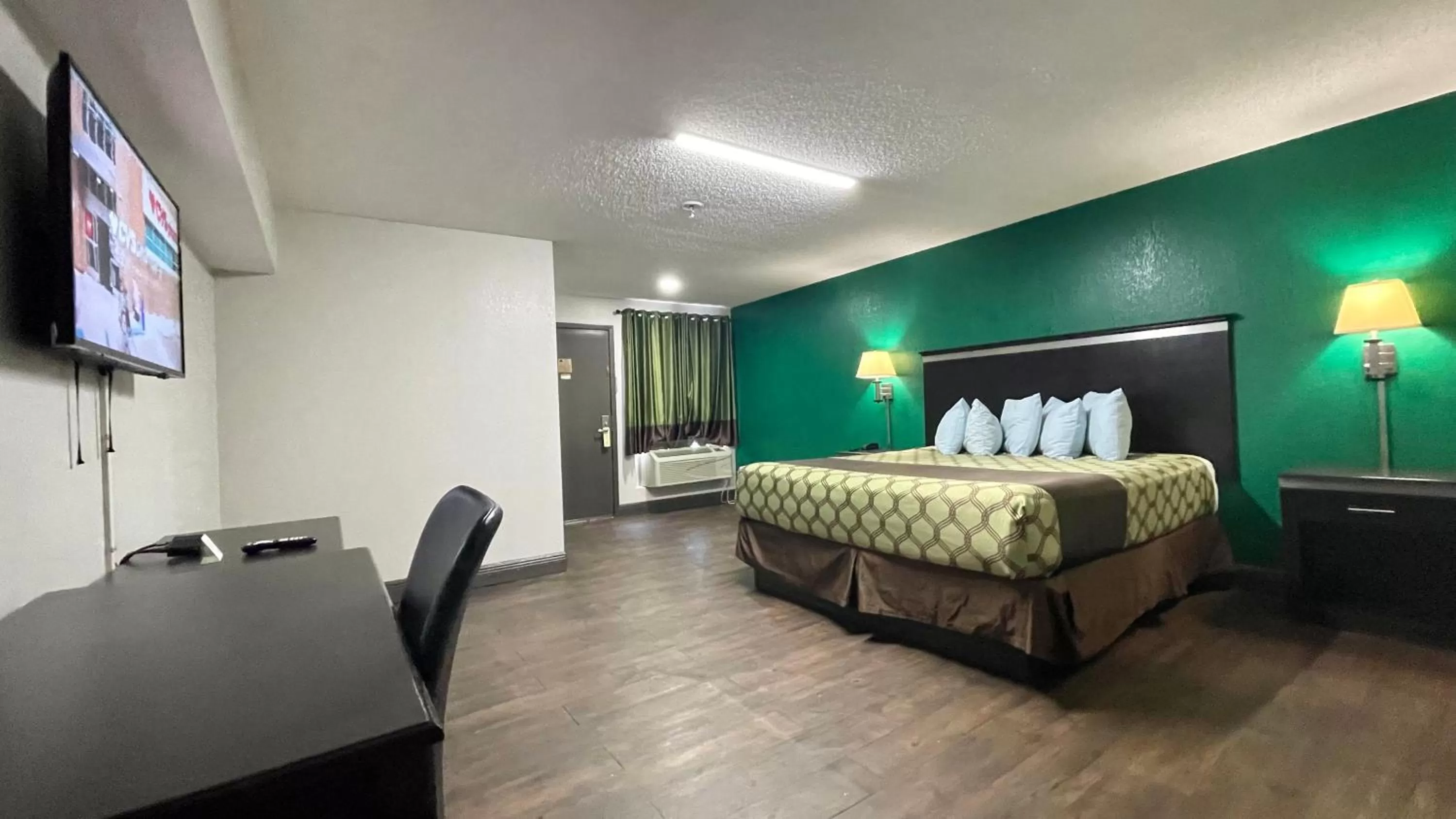 TV and multimedia, Bed in Rodeway Inn Georgetown