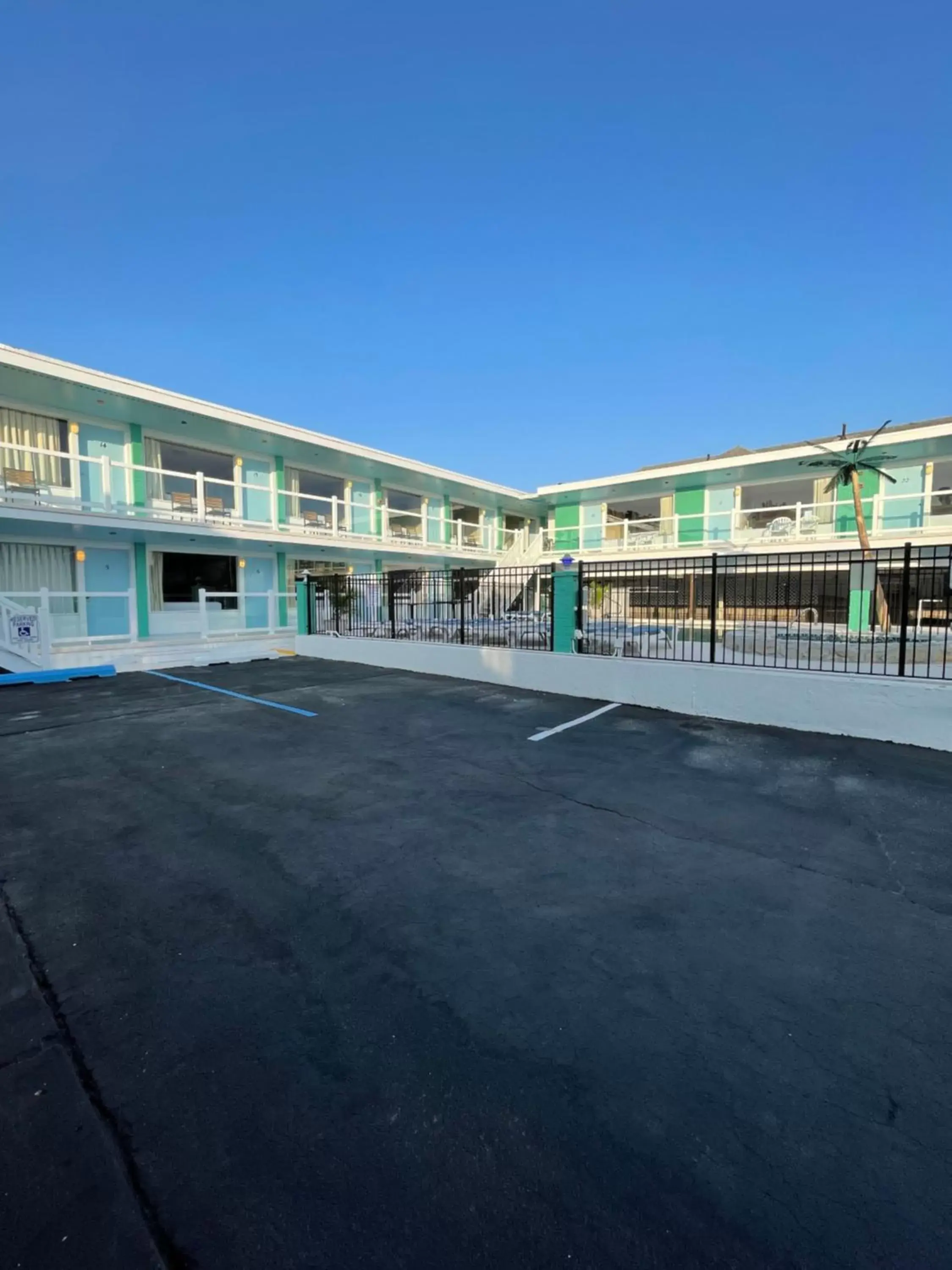 Property building in Mango Motel Wildwood Beach & Boardwalk Property building in Mango Motel Wildwood Beach & Boardwalk