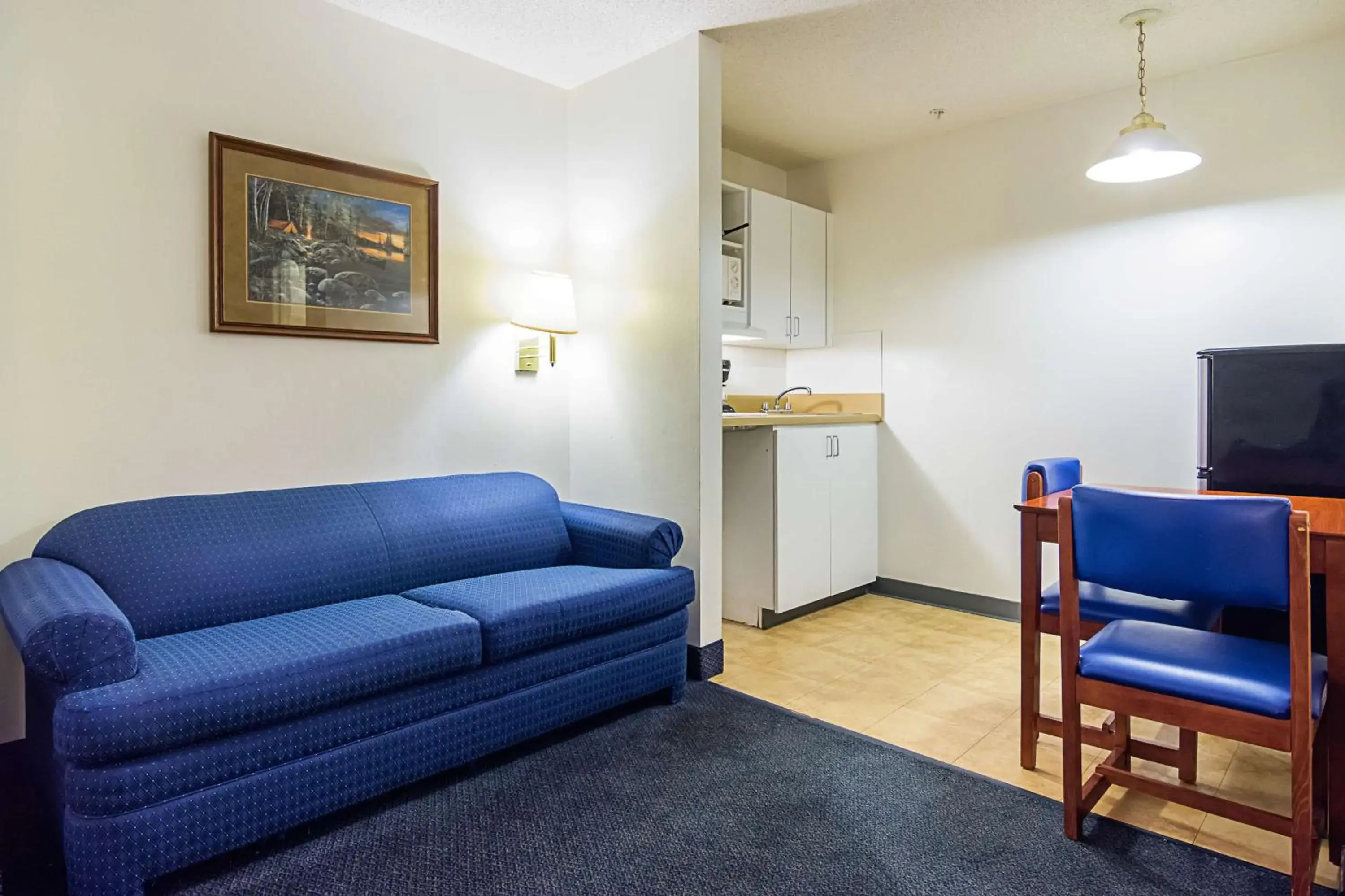 Photo of the whole room, Seating Area in Motel 6-Fayetteville, NC - Fort Bragg Area