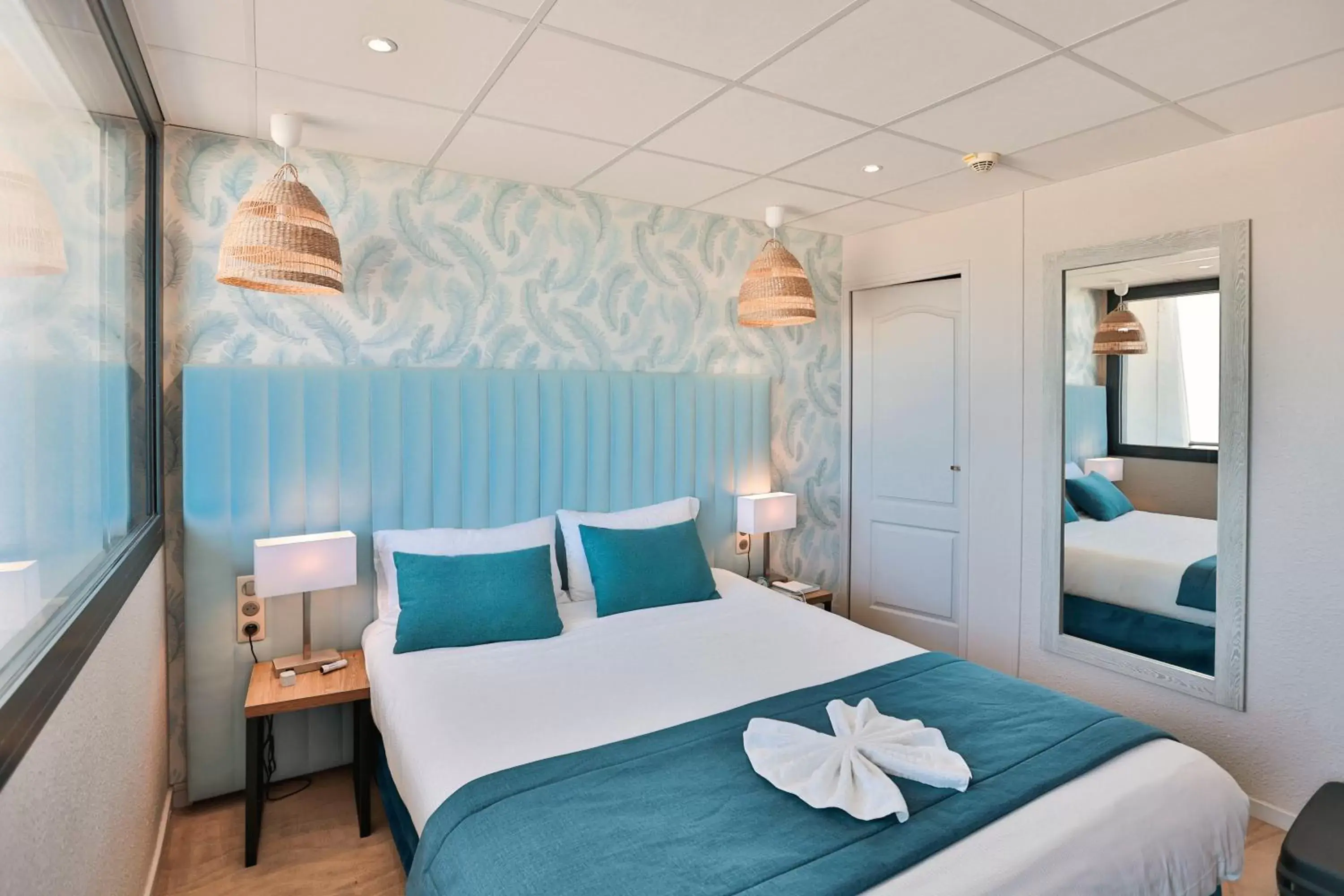 Bed in The Originals Boutique, Hôtel Neptune, Berck-sur-Mer (Inter-Hotel)