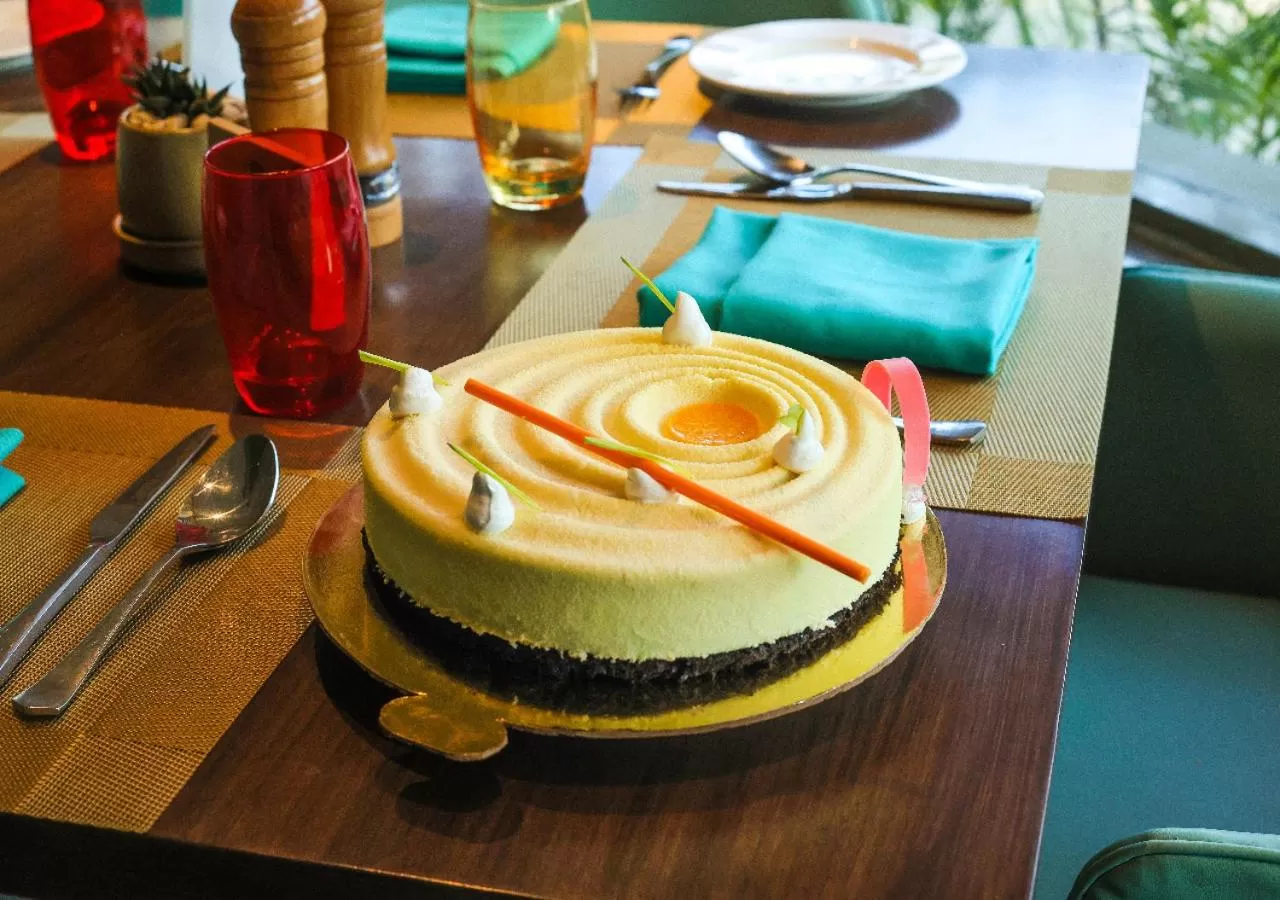 Restaurant/places to eat in Radisson Bhopal