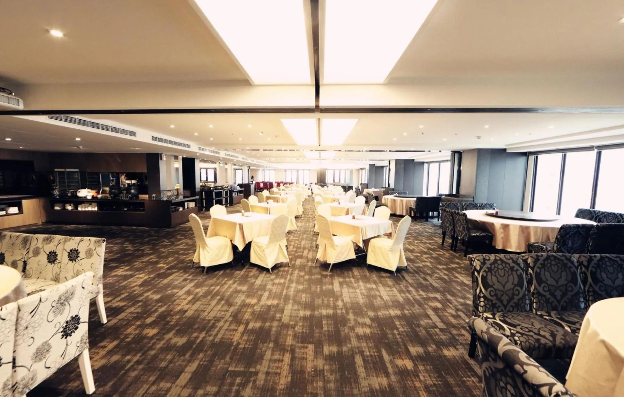 Restaurant/places to eat in Grand Earl Hotel