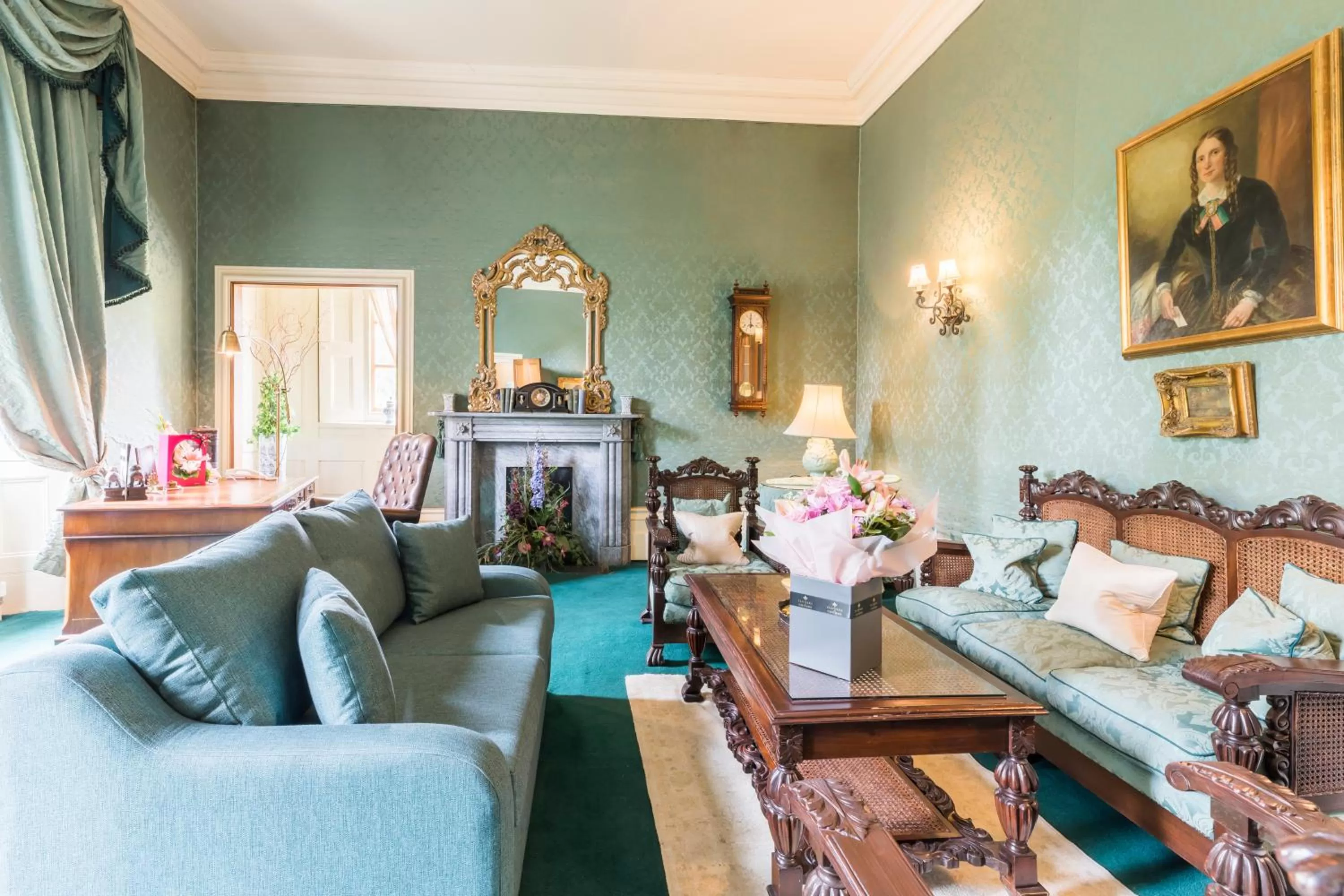 Living room in Coombe Abbey Hotel