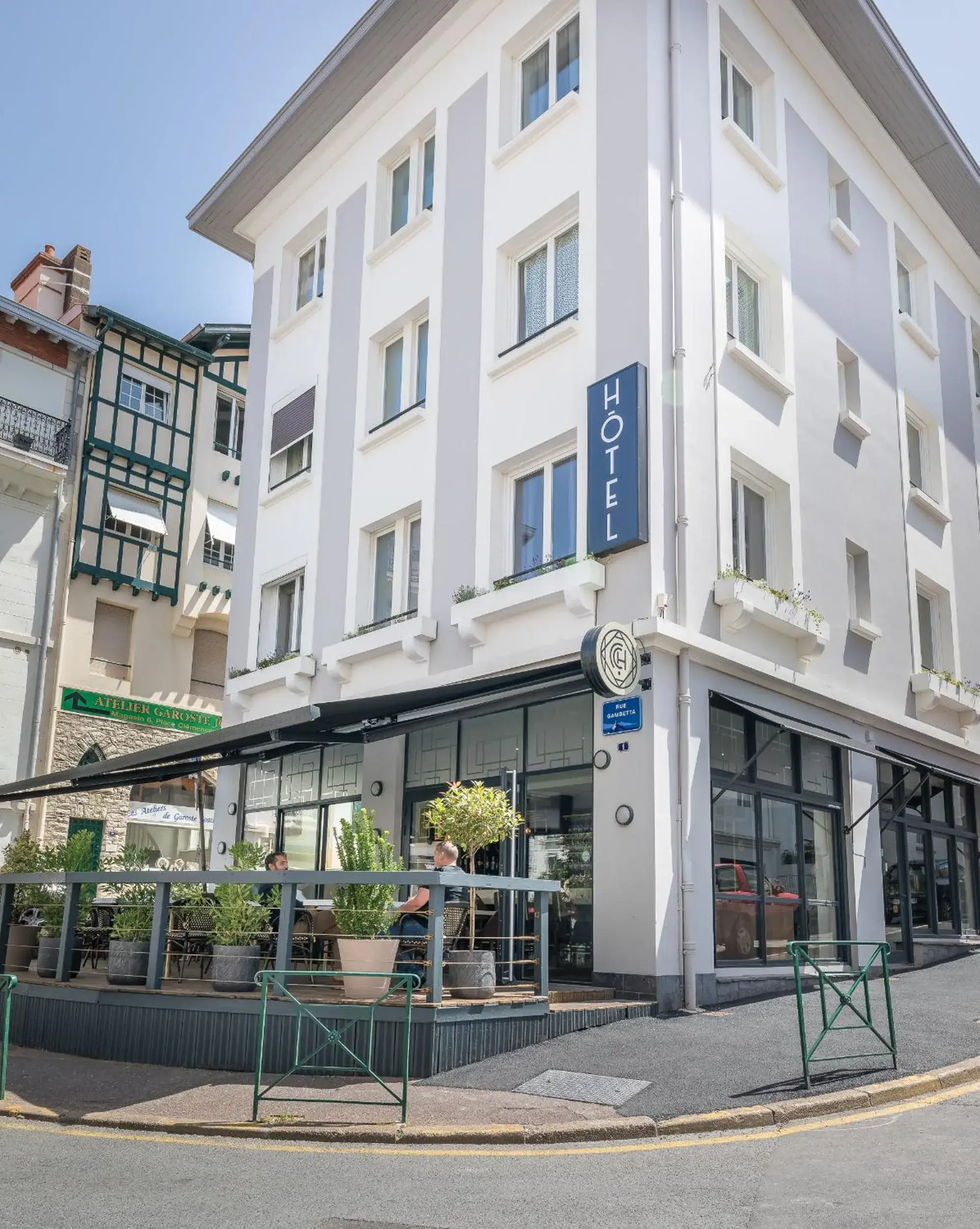 Facade/entrance, Property Building in Hôtel Cosmopolitain