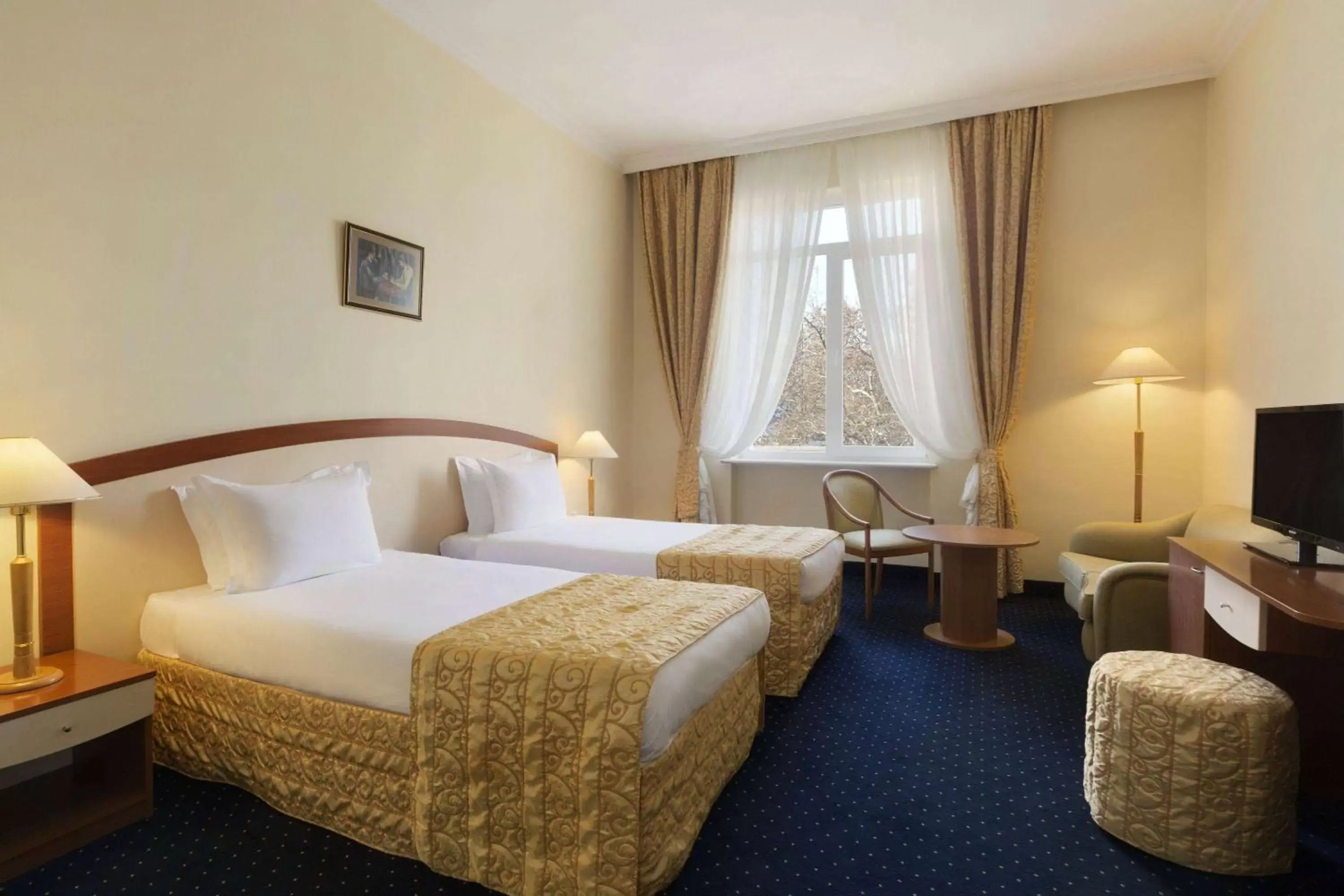 Photo of the whole room, Bed in Ramada Plovdiv Trimontium