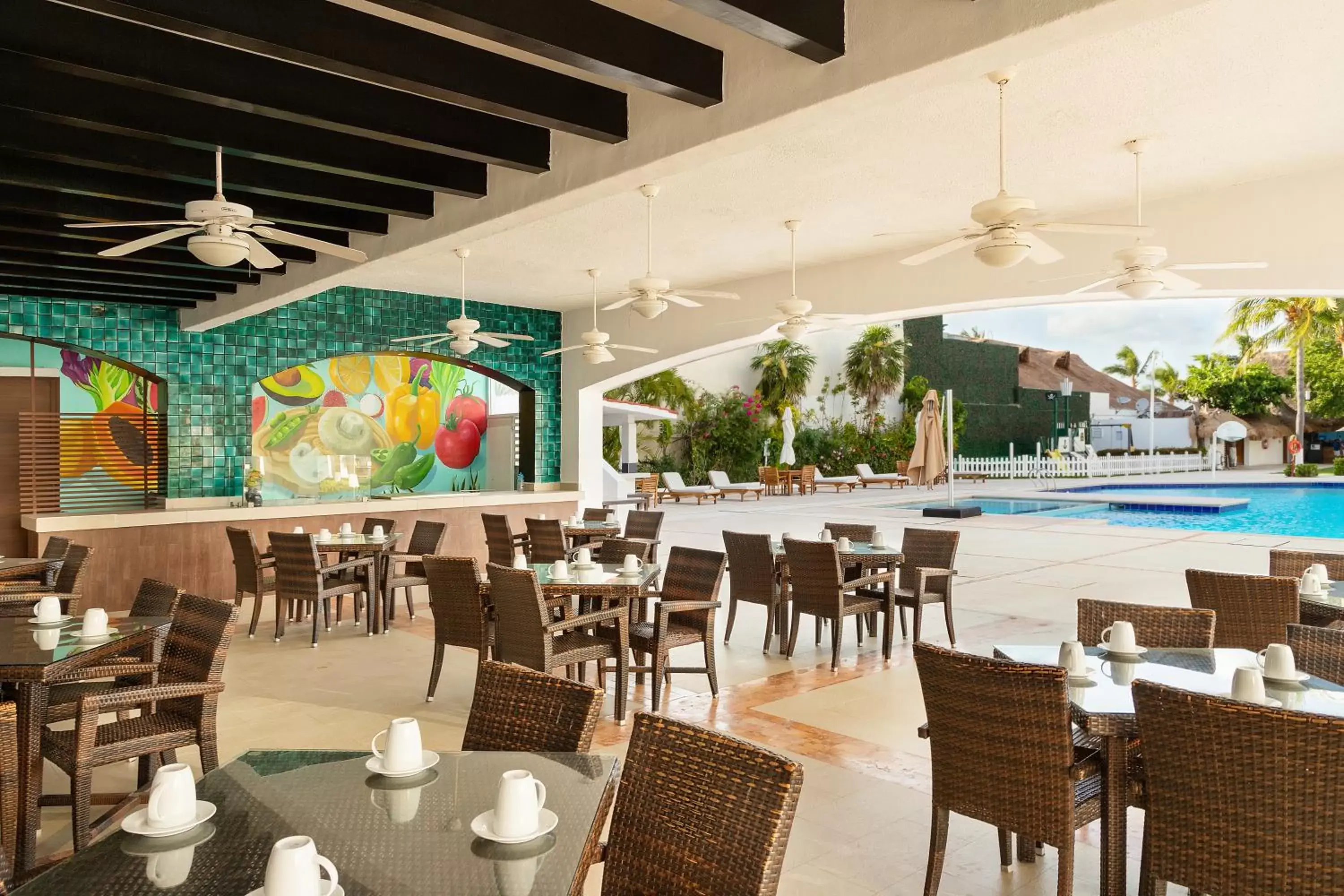 Restaurant/Places to Eat in Beachscape Kin Ha Villas & Suites