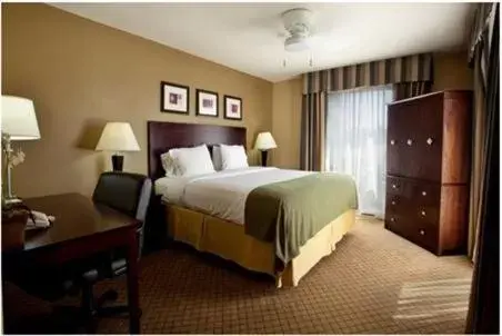 Day, Bed in Holiday Inn Express Hotel & Suites Lafayette, an IHG Hotel