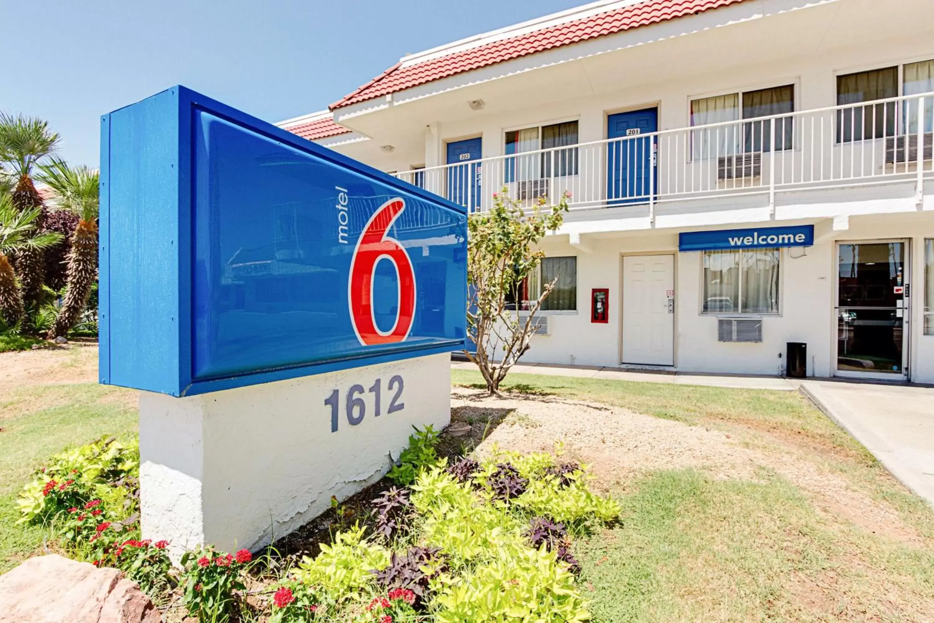 Property building, Facade/Entrance in Motel 6-Tempe, AZ - Scottsdale South