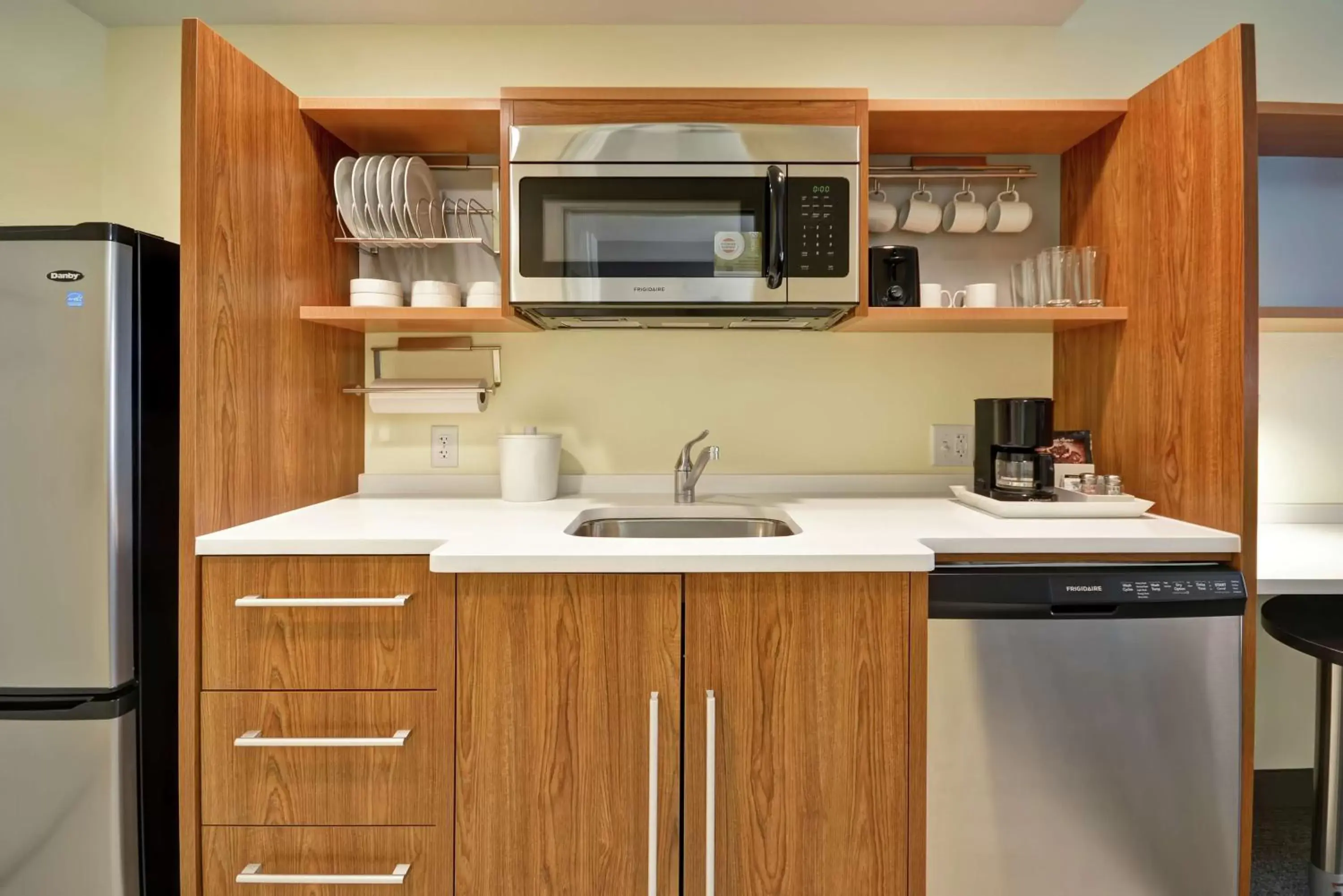 Kitchen or kitchenette, Kitchen/Kitchenette in Home2 Suites By Hilton Minneapolis-Eden Prairie