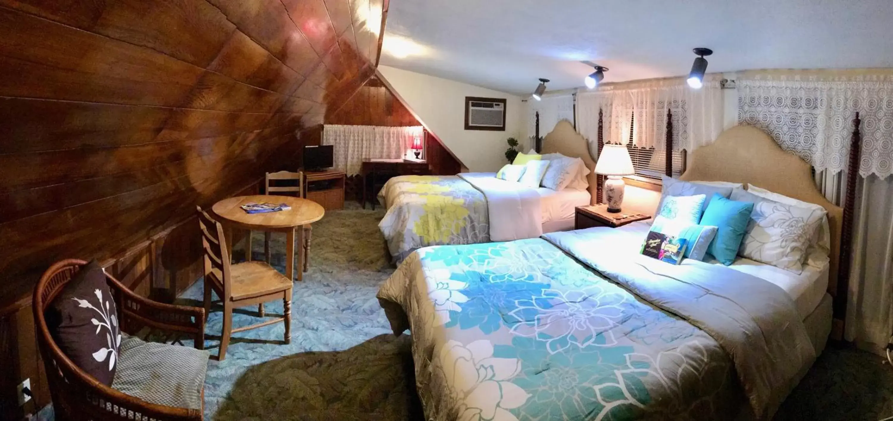 Bedroom, Bed in Hale Maluhia Country Inn