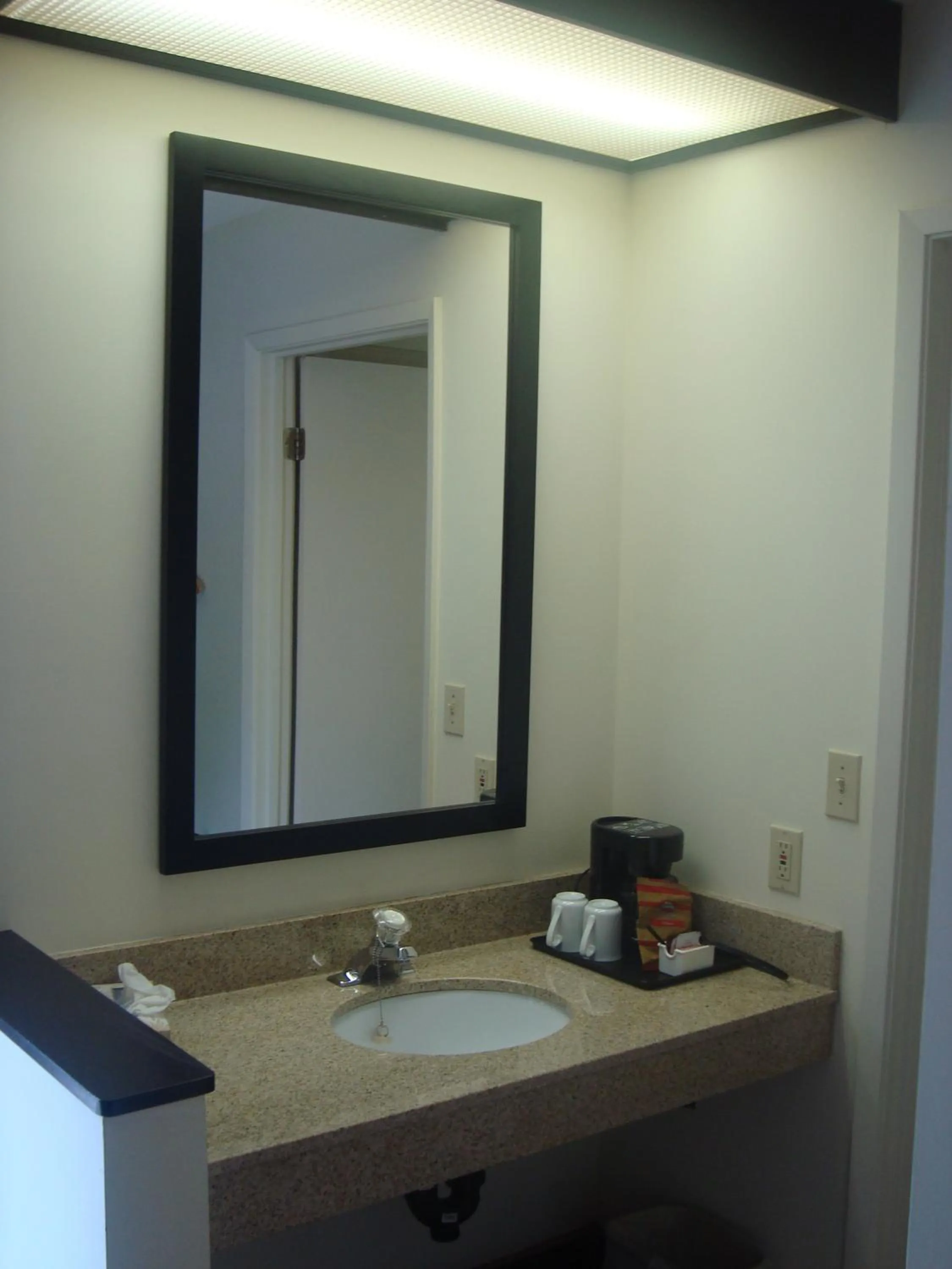 King Room with Sun Deck - Non-Smoking in Travelodge by Wyndham Bracebridge