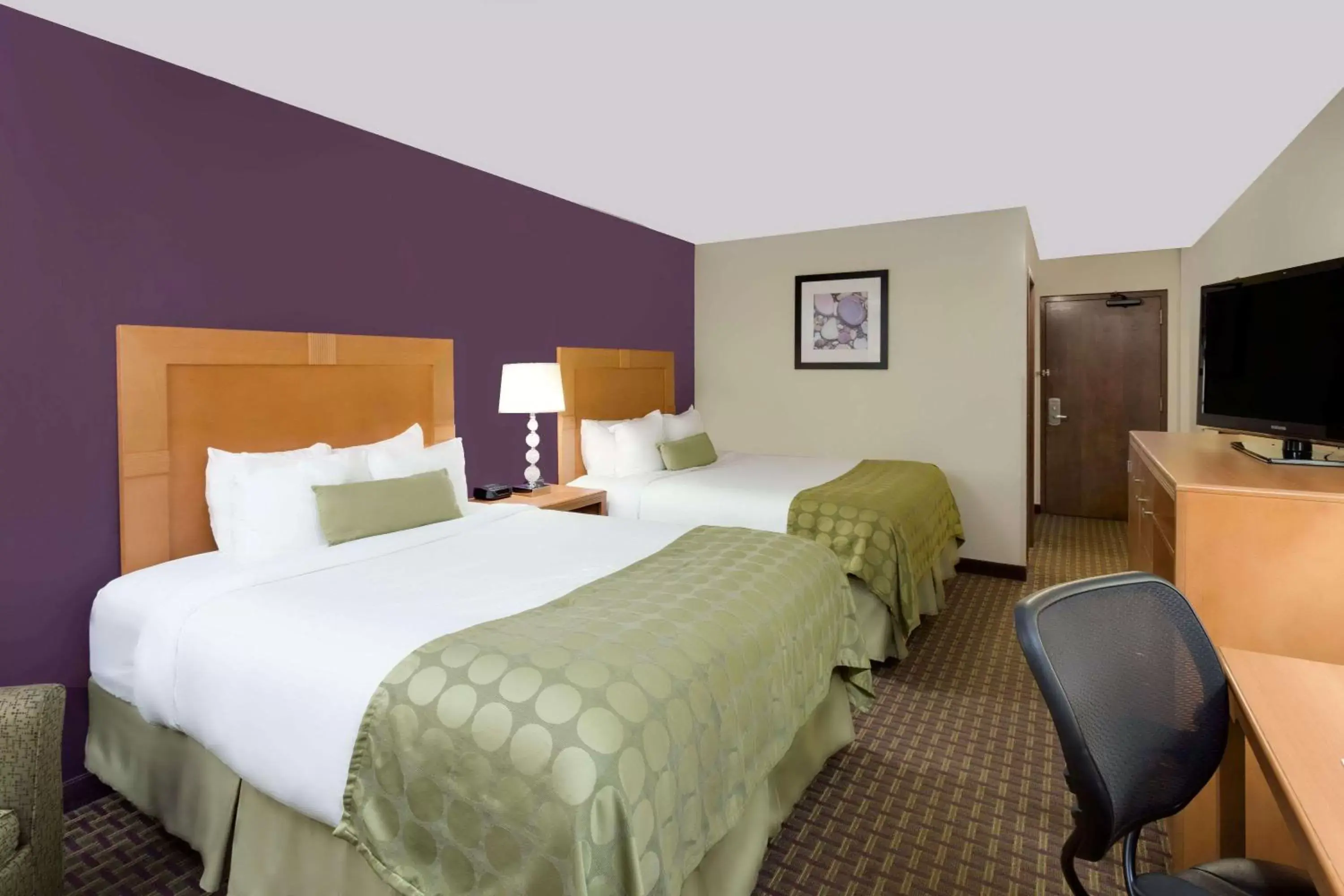 Photo of the whole room, Bed in Ramada by Wyndham Marquette