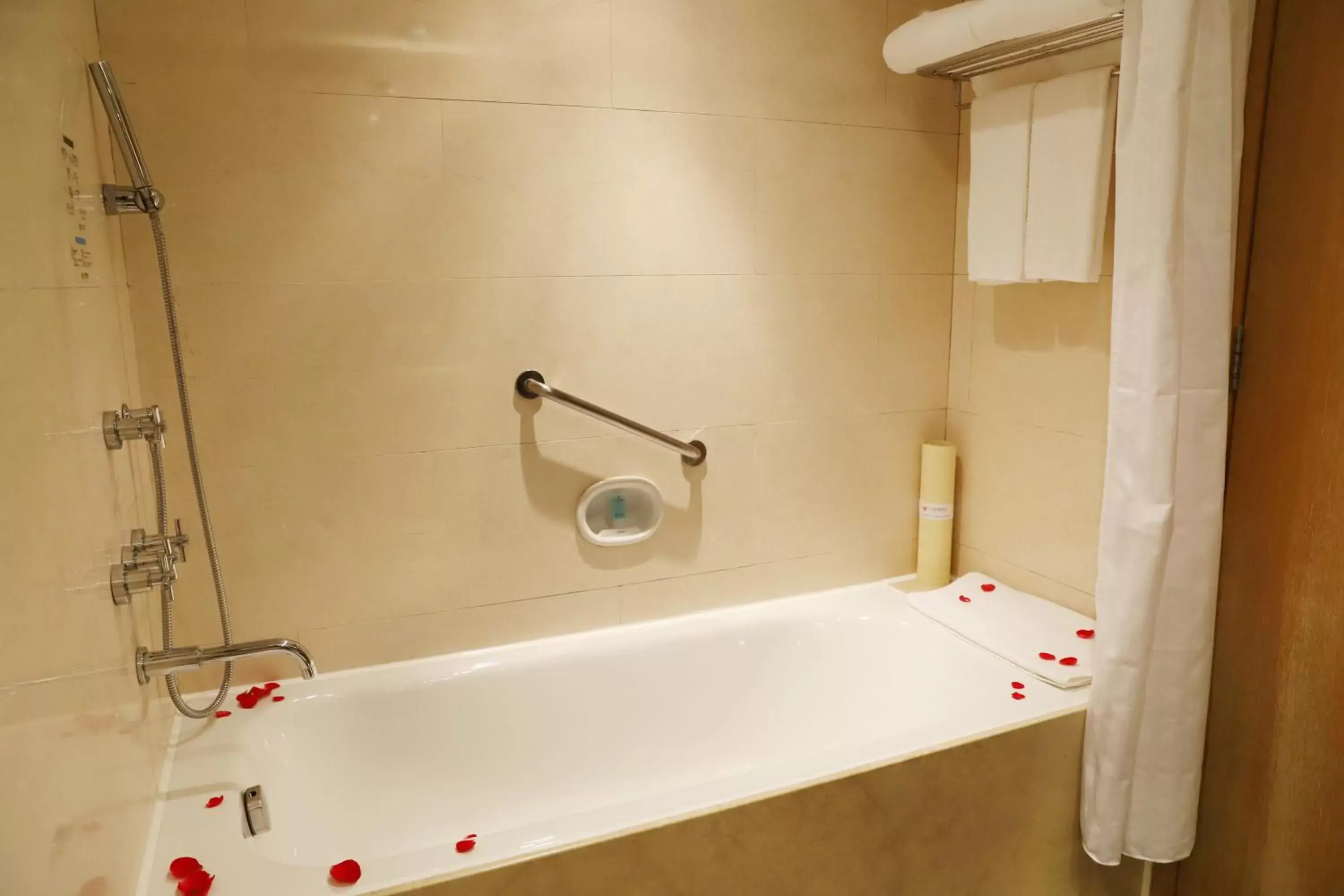 Bath, Bathroom in Jianguo Hotel Guangzhou