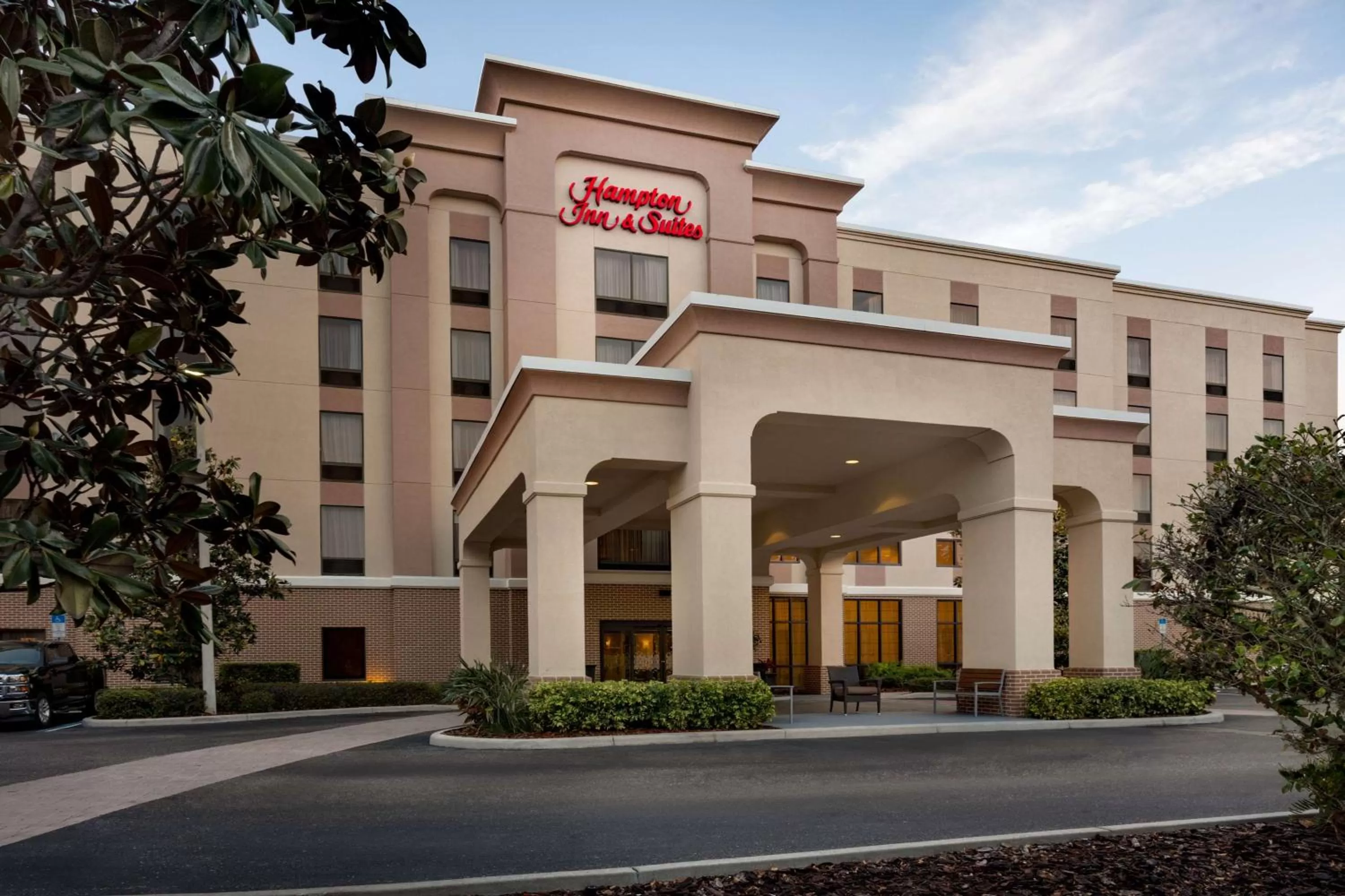 Property building in Hampton Inn & Suites Largo