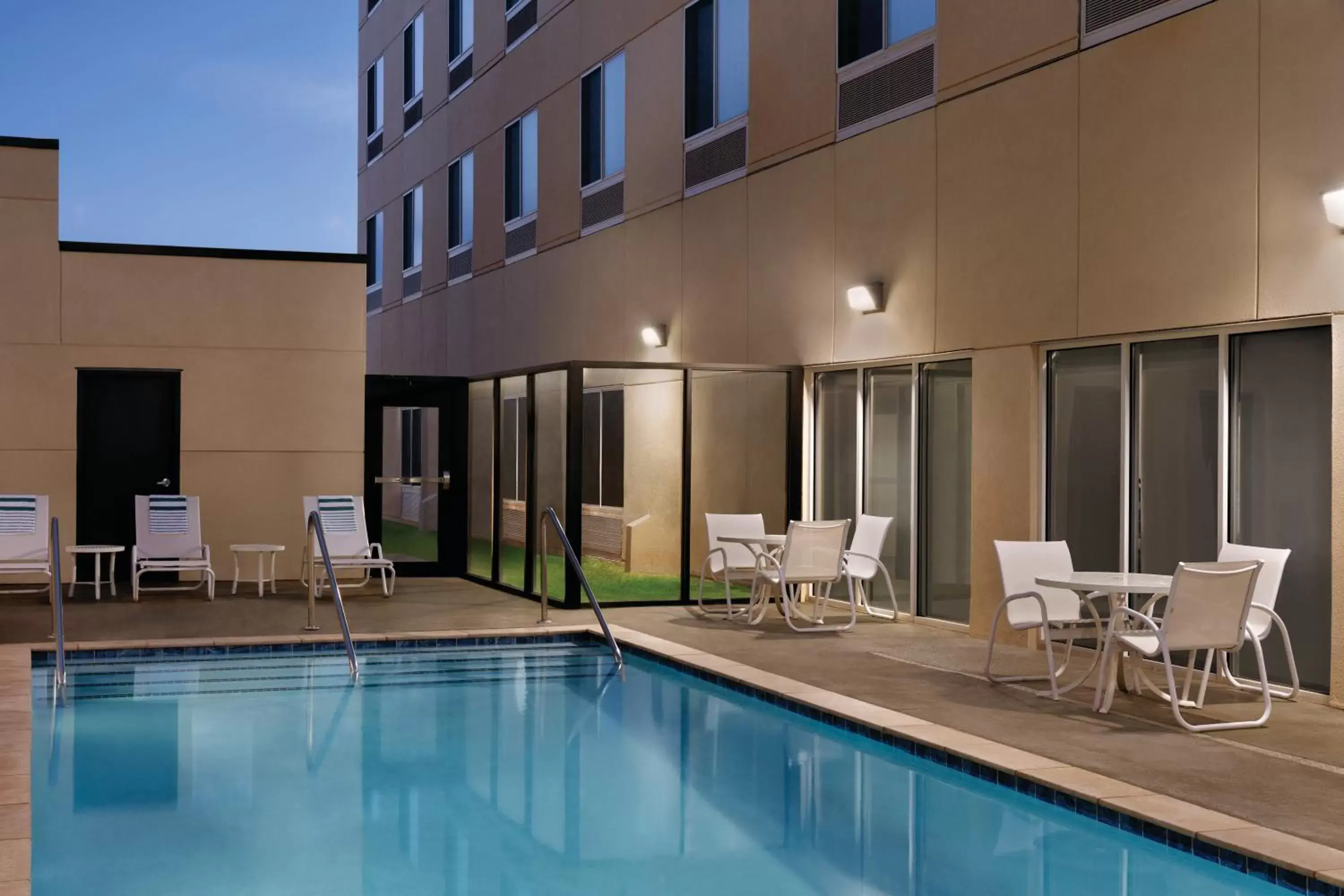 Swimming Pool in Radisson Hotel Oklahoma City Airport