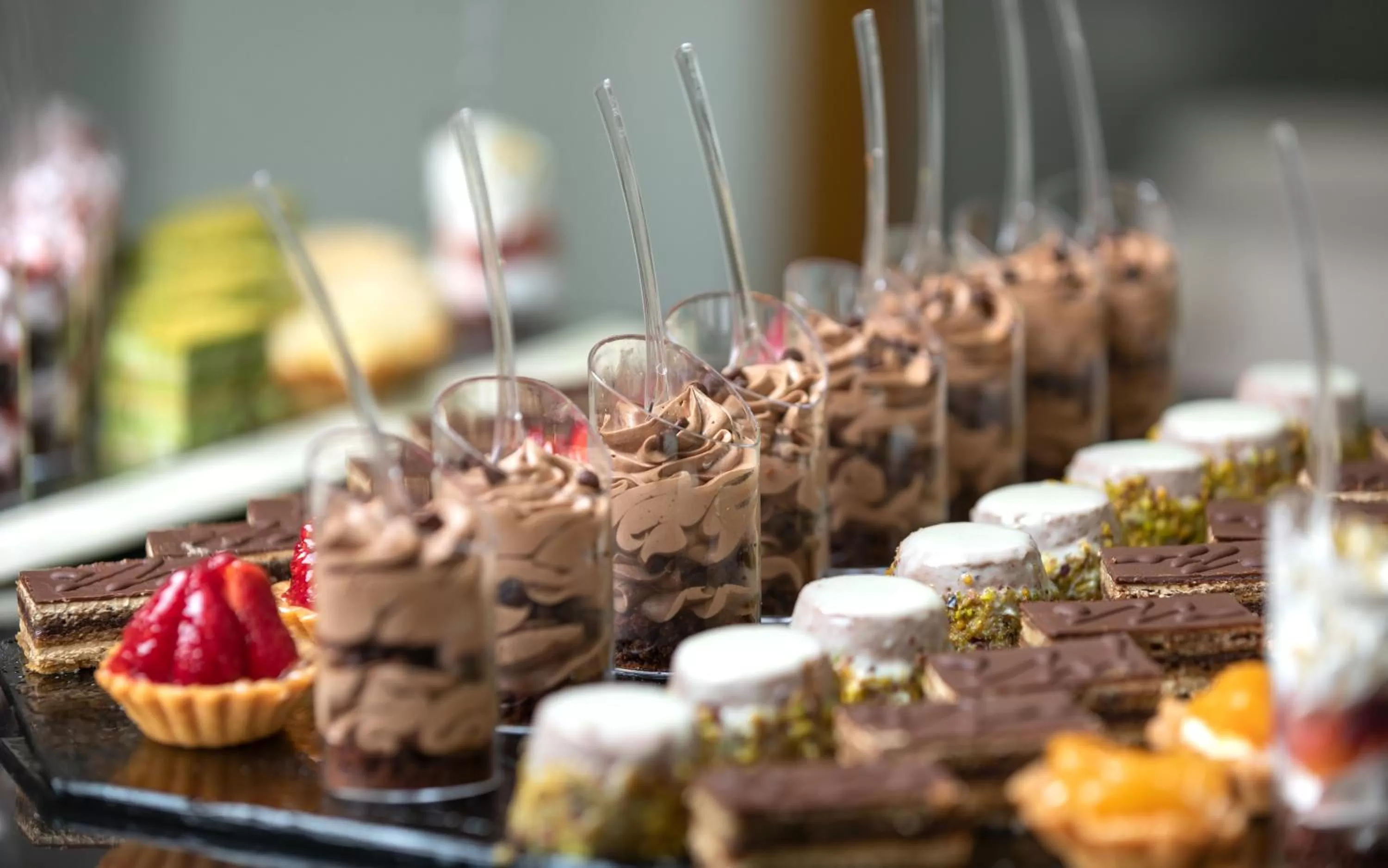 Restaurant/places to eat in Golden Tulip El Mechtel