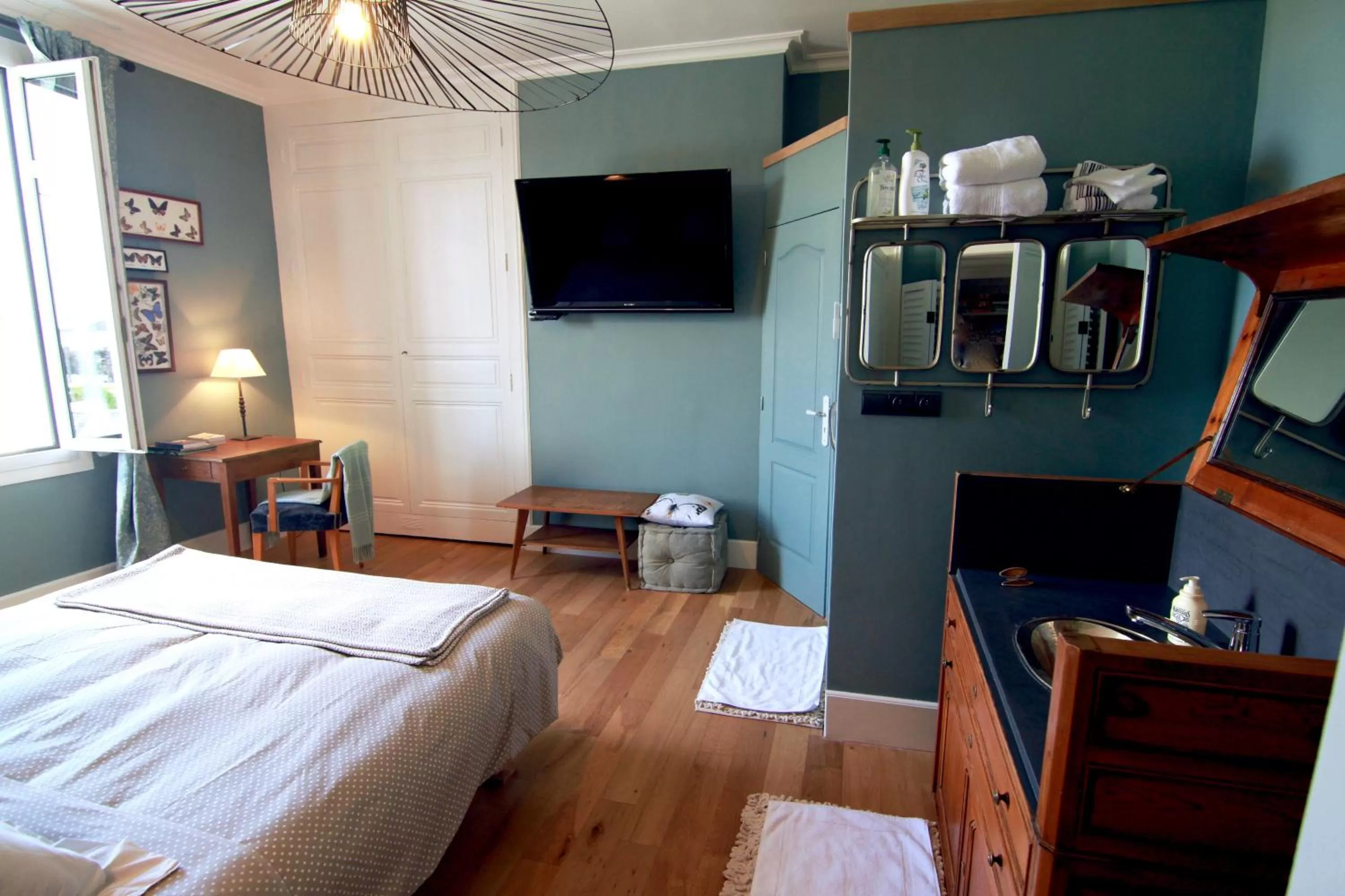 Bedroom, Bed in La Lambertine & Spa