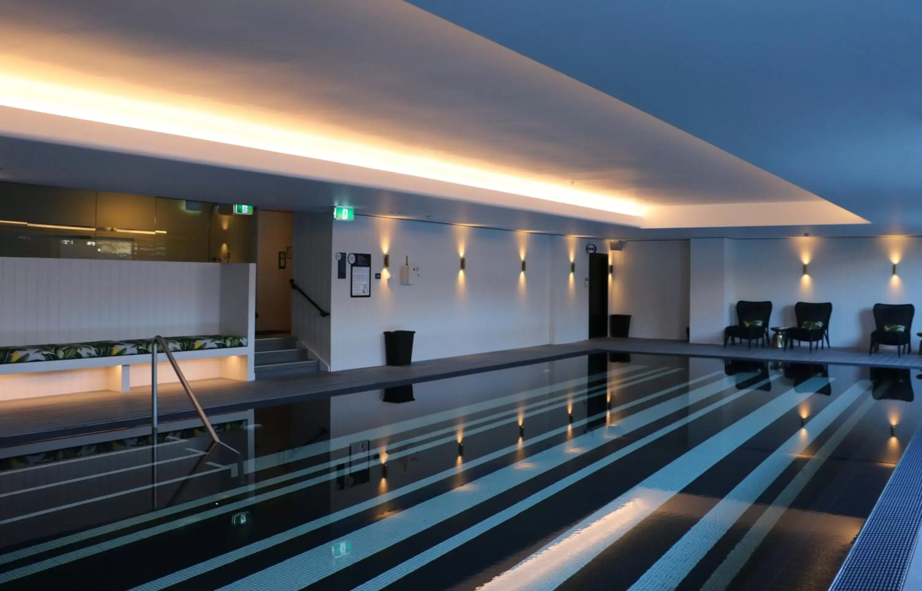 Swimming pool, Lounge/Bar in Ovolo Woolloomooloo