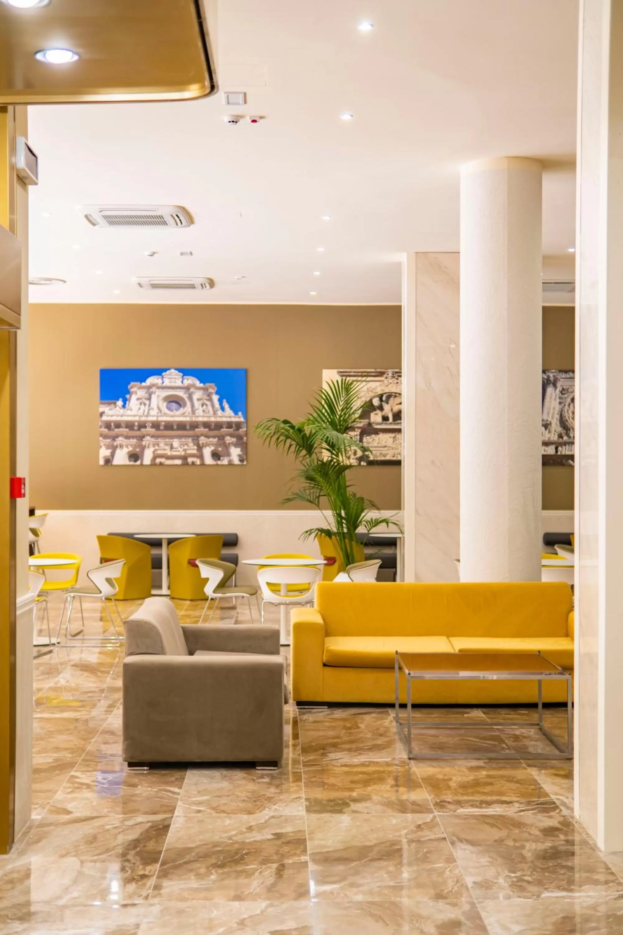 Lobby or reception in Mercure Hotel President Lecce