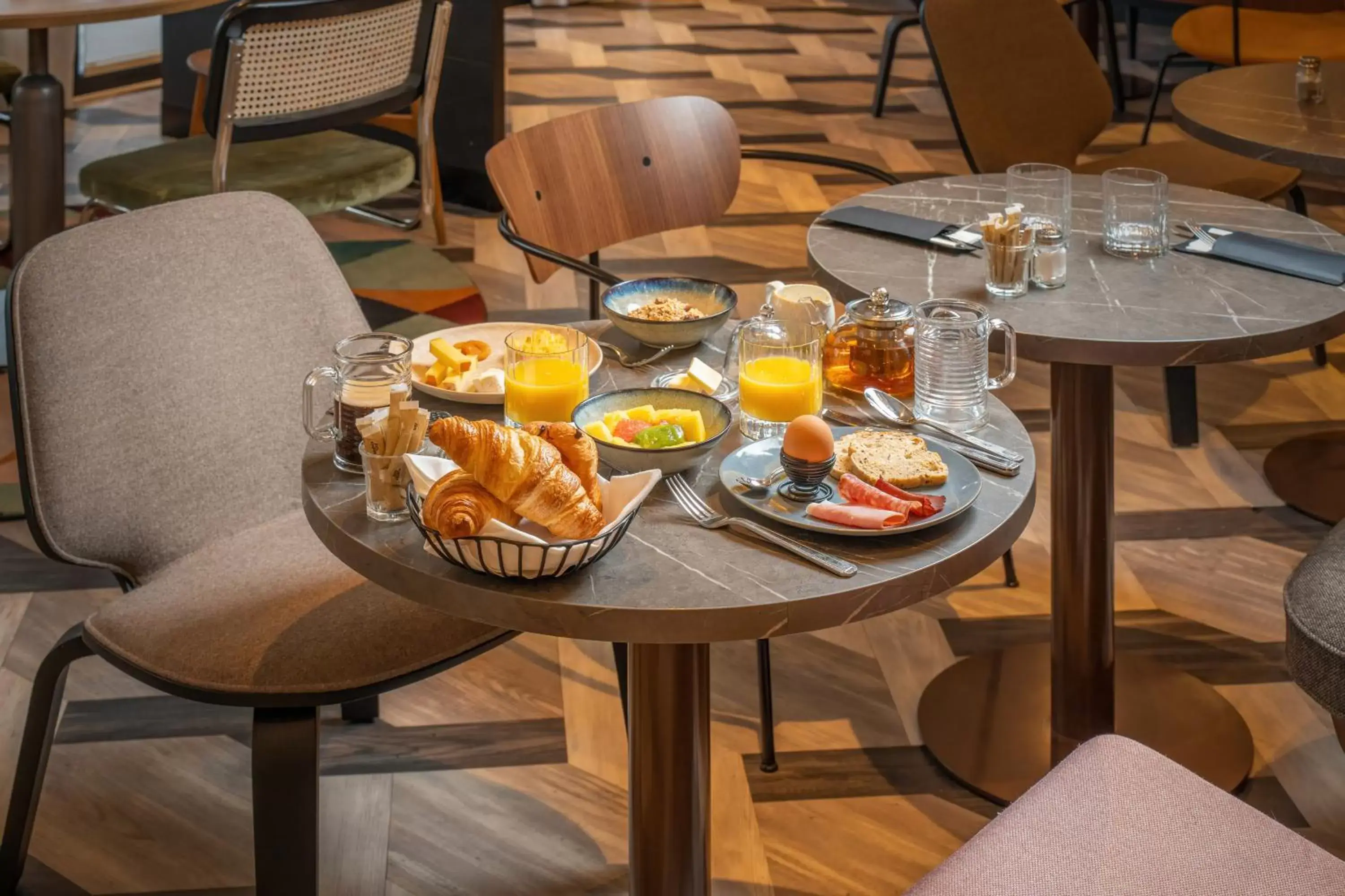 Breakfast in Le Splendid Hotel Lac D'Annecy - Handwritten Collection