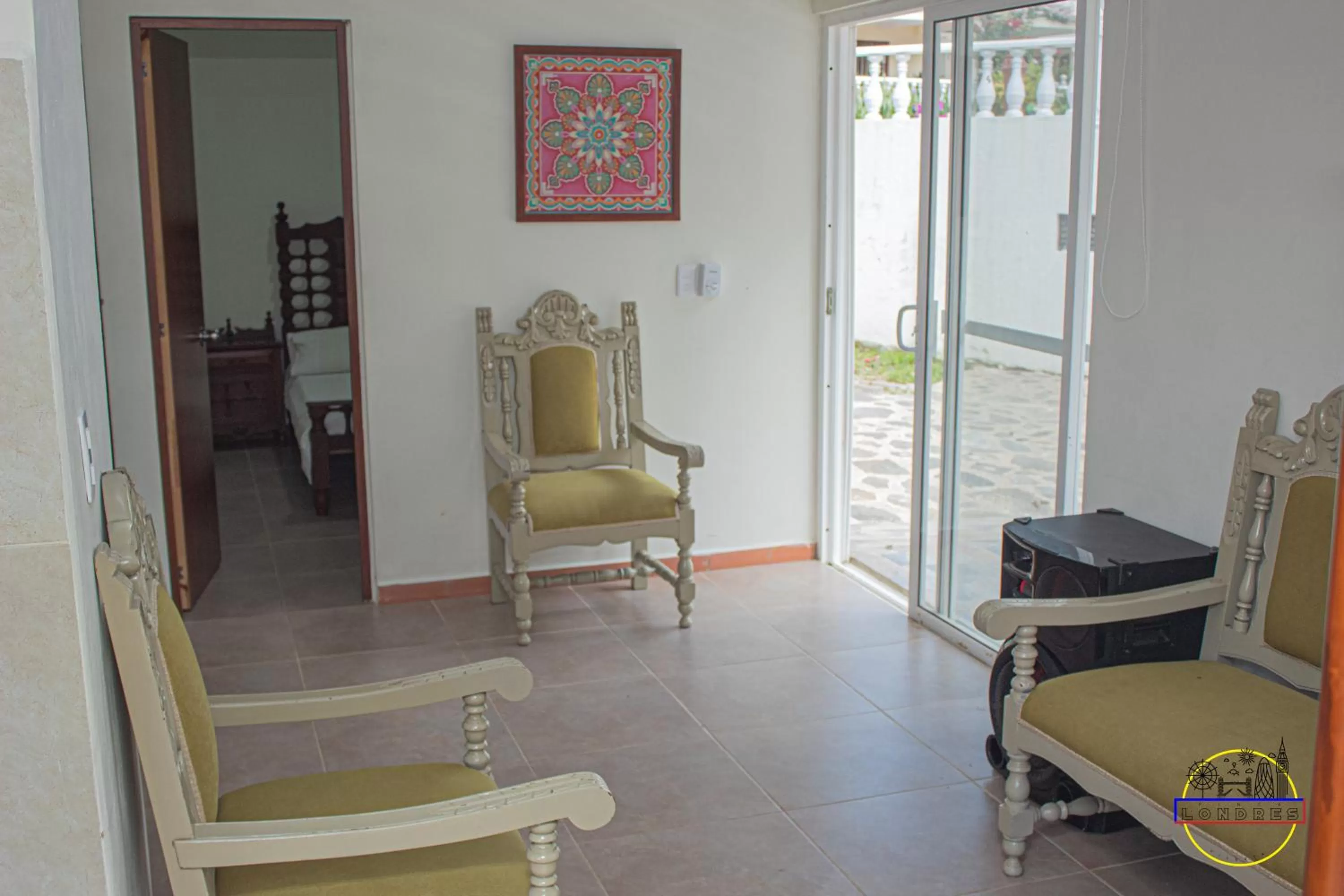 Communal lounge/ TV room in Hotel Finca Londres