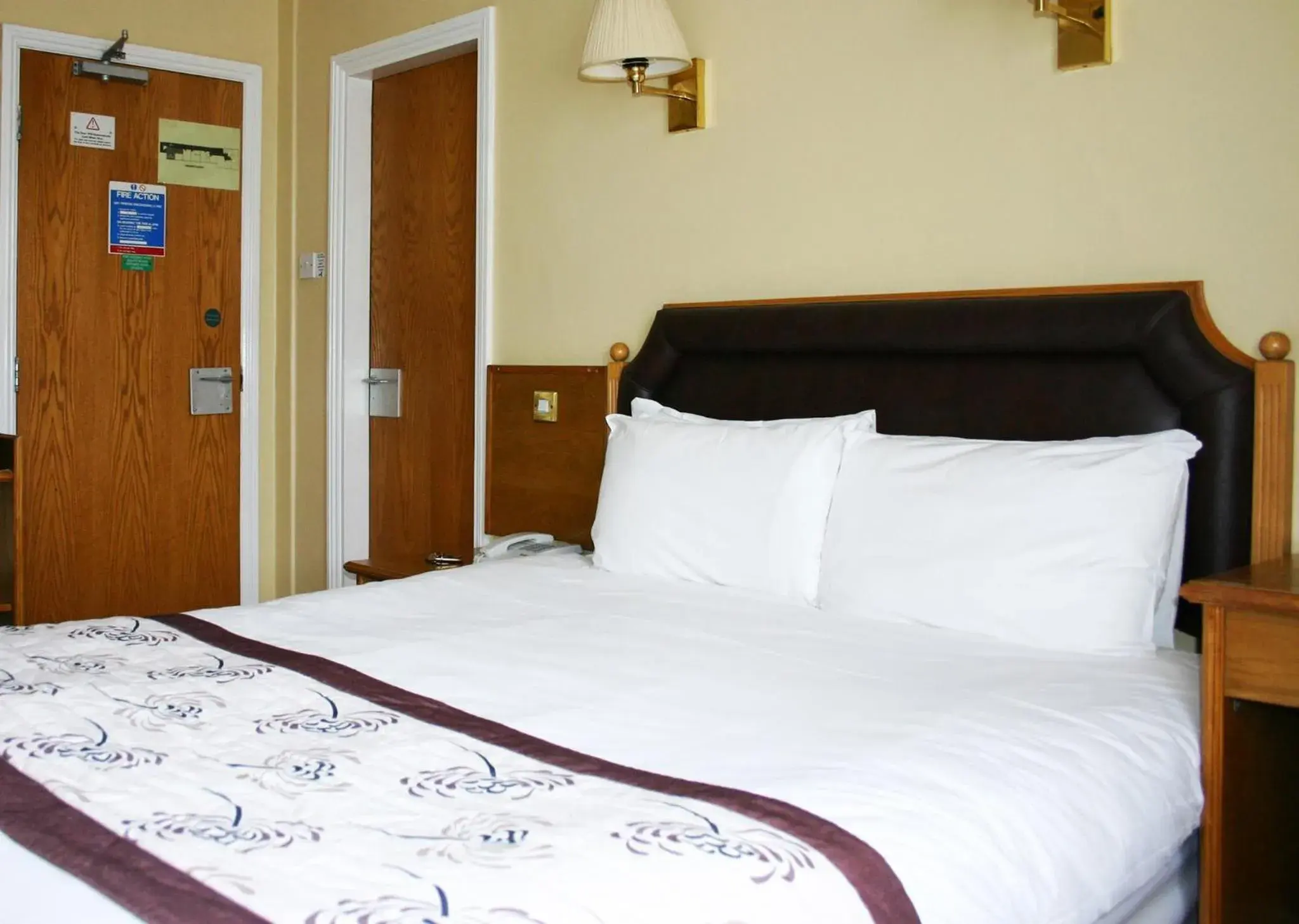 Bedroom in Cardiff Sandringham Hotel