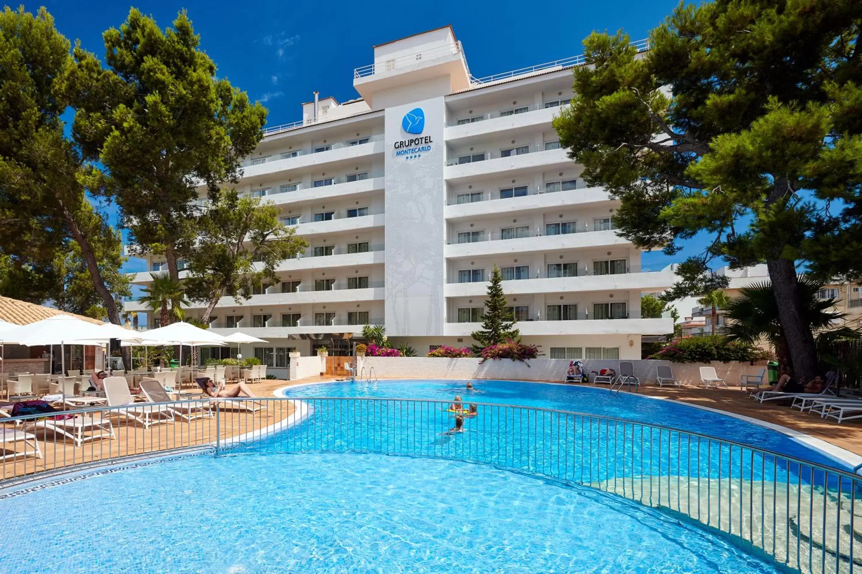 Swimming pool, Property Building in Grupotel Montecarlo