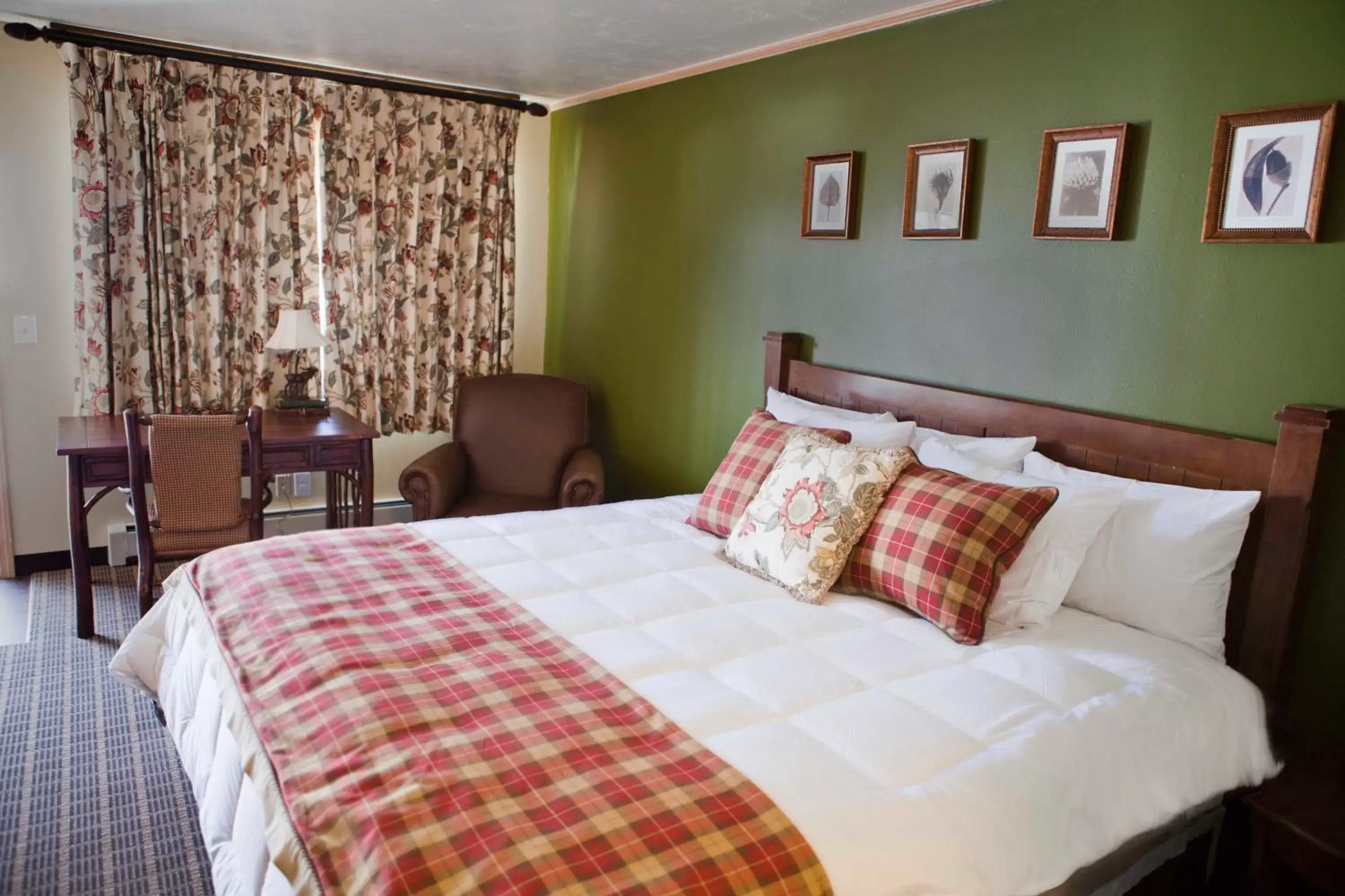 Photo of the whole room, Bed in The Inn at Tomichi Village Photo of the whole room, Bed in The Inn at Tomichi Village