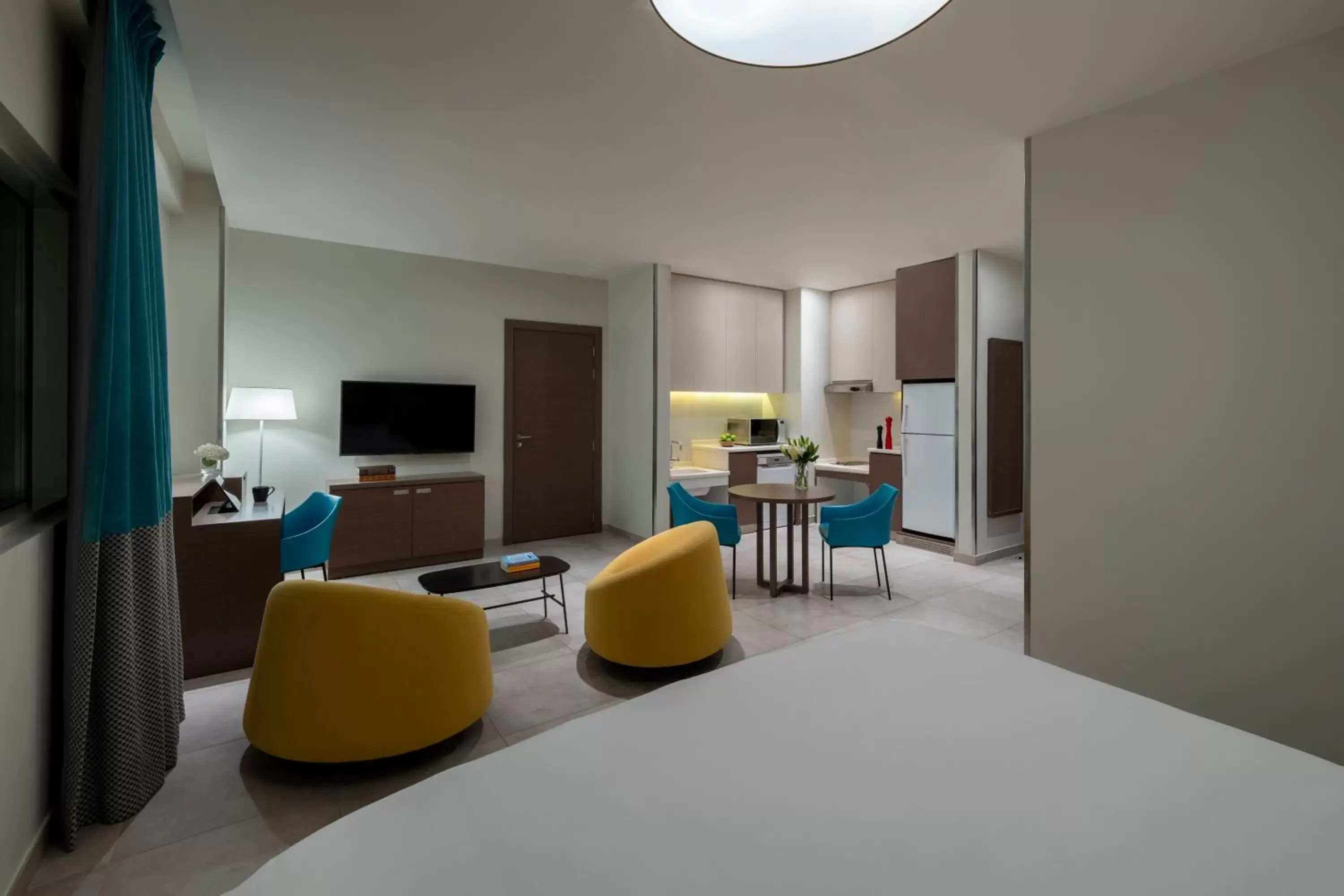 Kitchen or kitchenette, Seating Area in Adagio Aparthotel Jeddah Malik Road