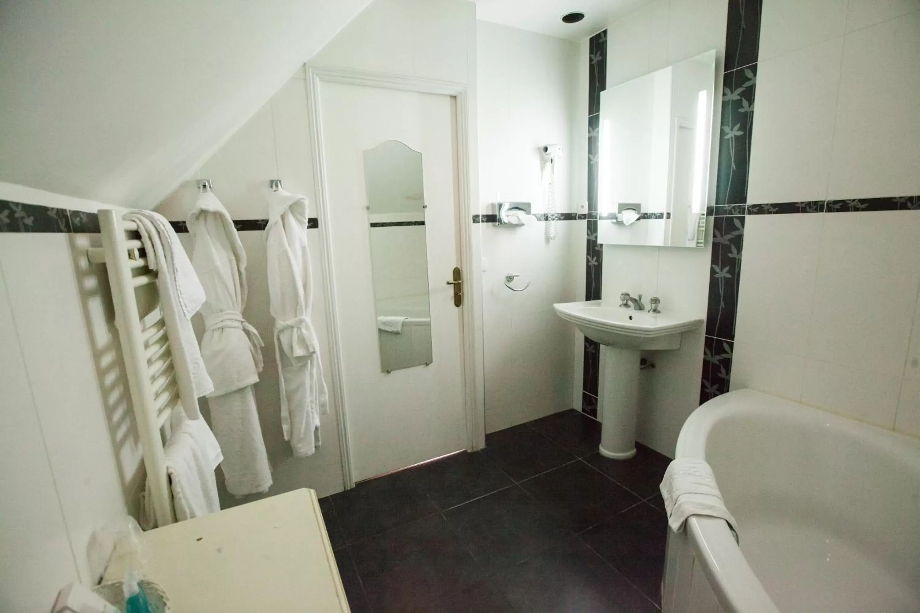 Bathroom in Château de Bellefontaine