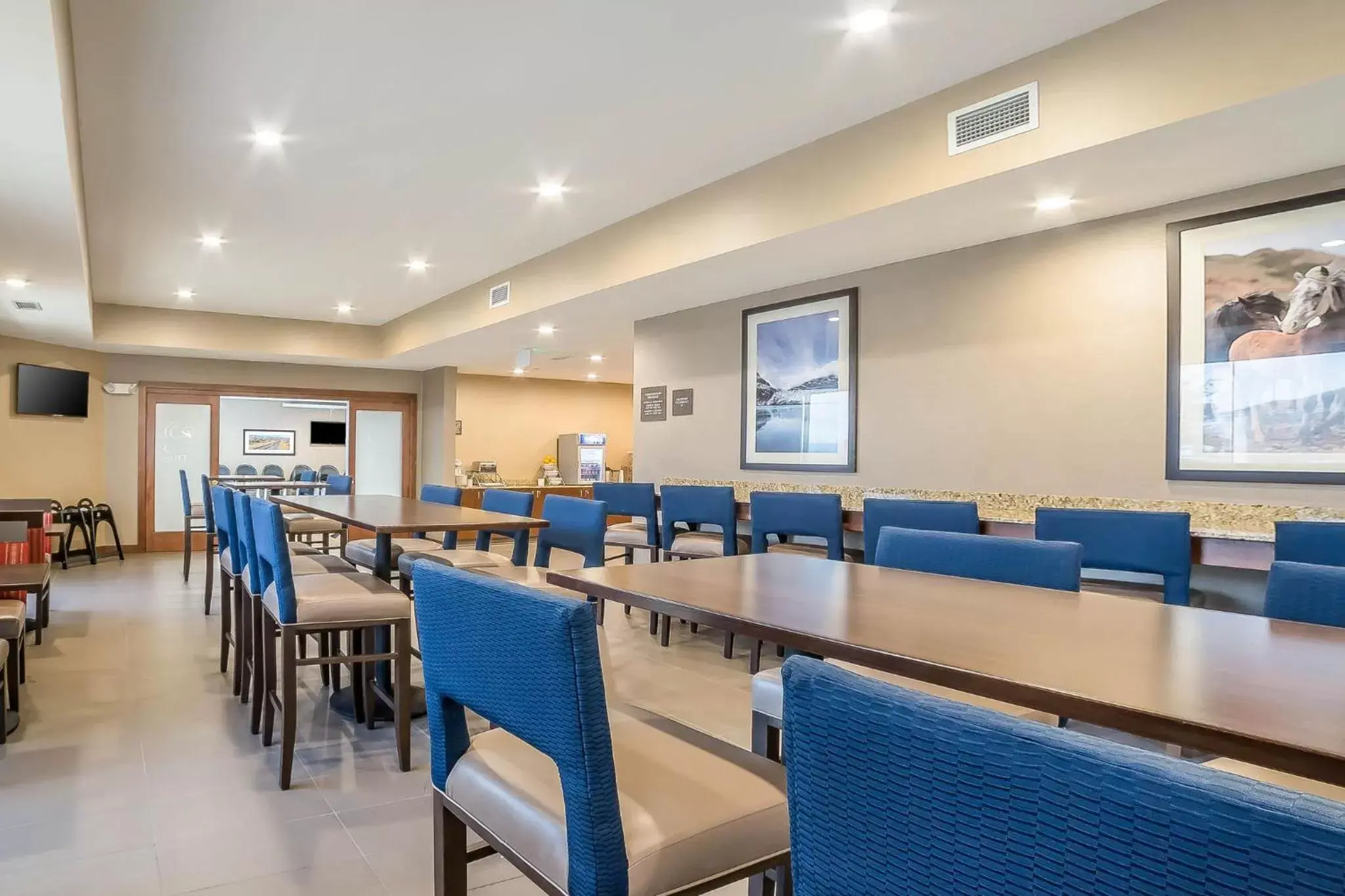 Property building, Restaurant/Places to Eat in Comfort Suites Billings