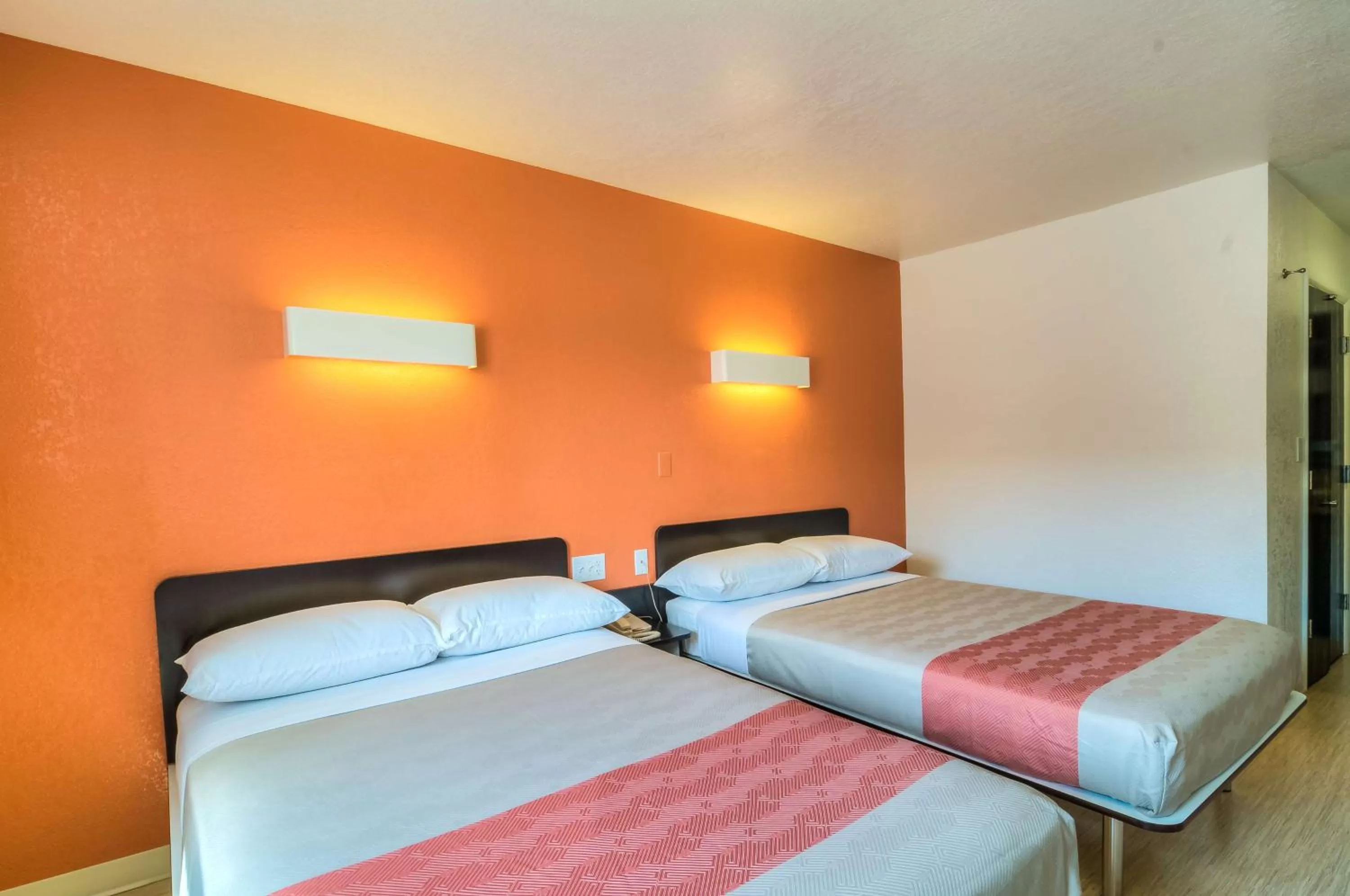 Double Room - Disability Access - Non-Smoking in Motel 6-Arlington Heights, IL - Chicago North Central