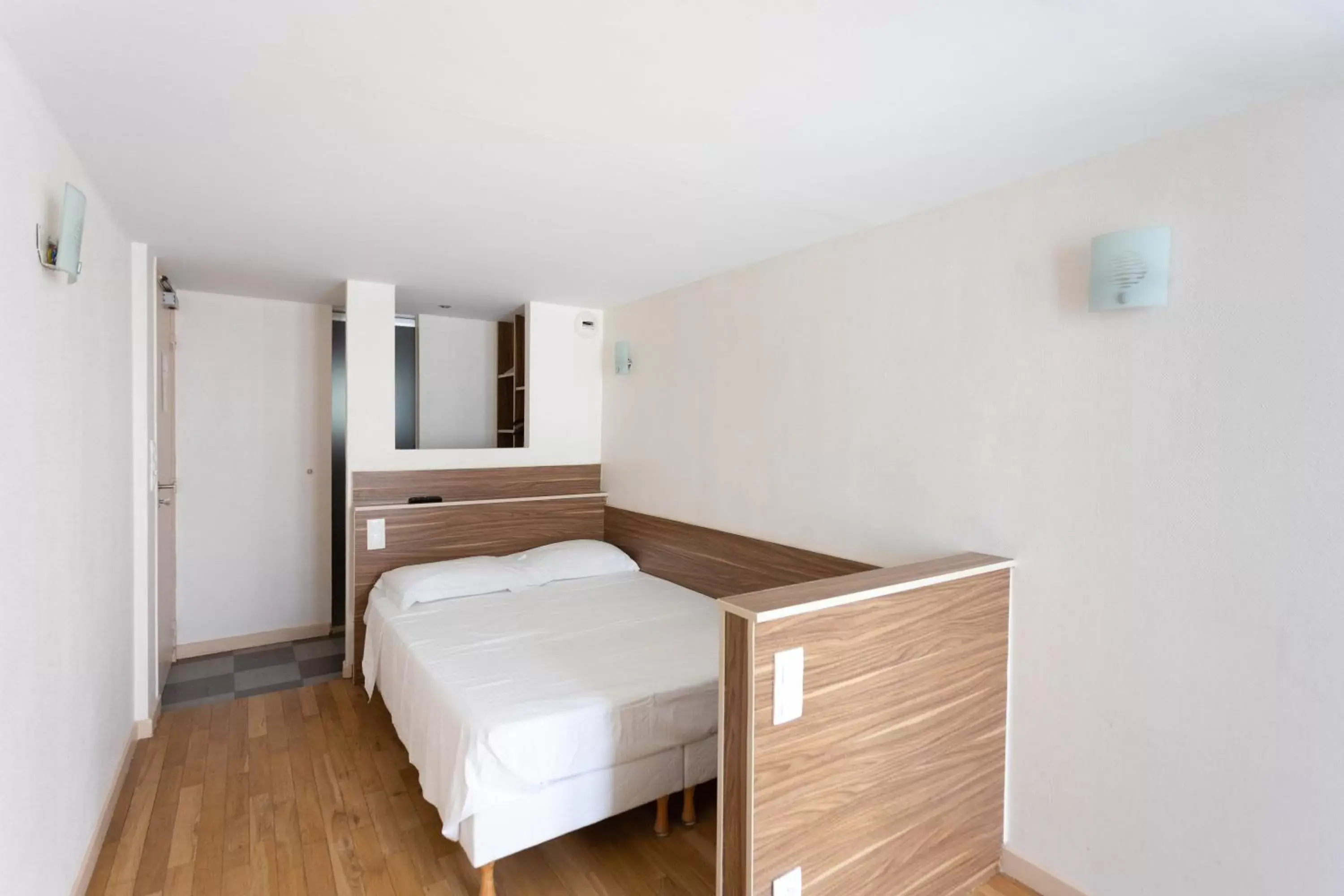 Bedroom, Bed in Hotel Mimosa Paris