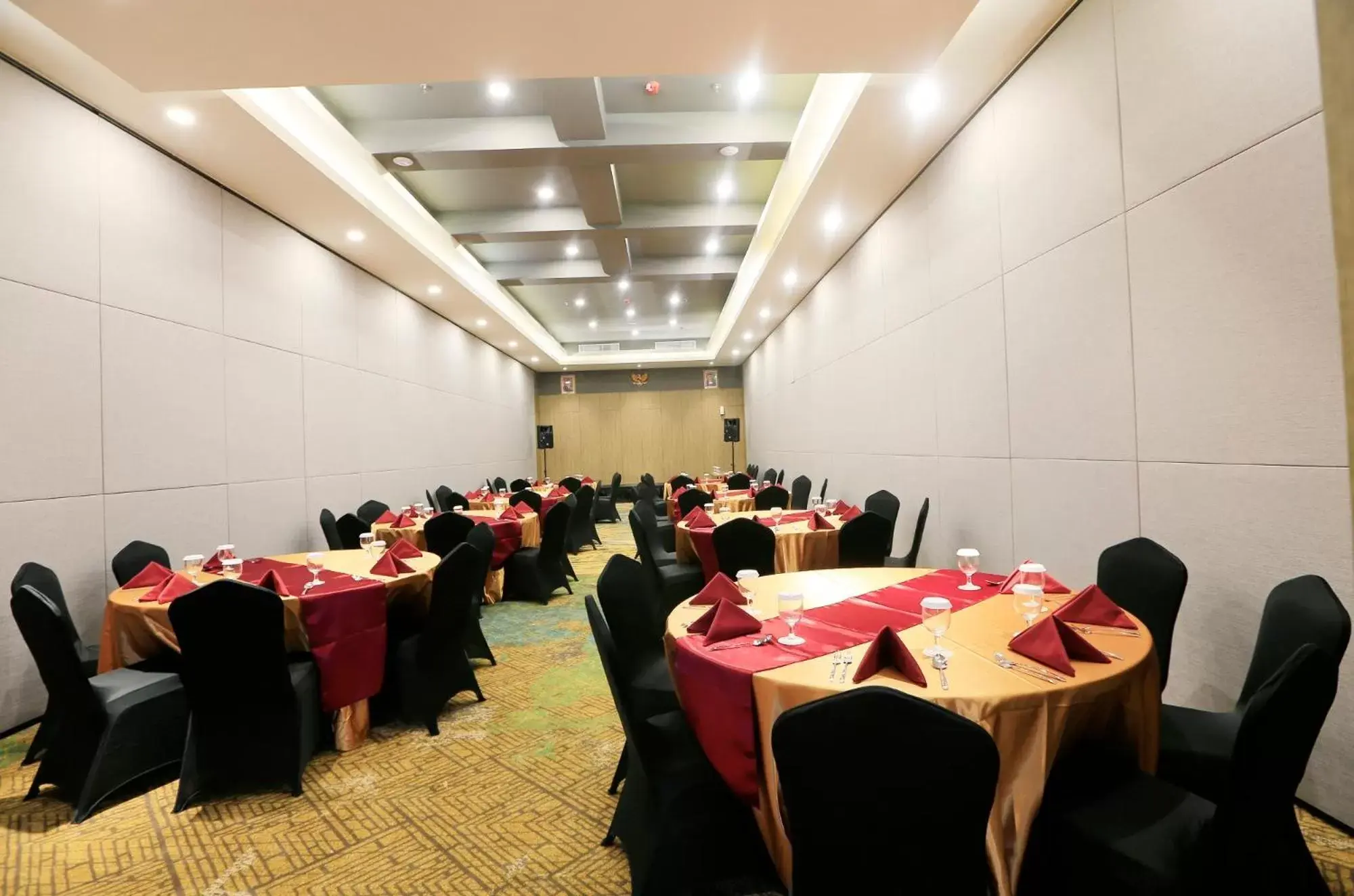 Meeting/conference room, Banquet Facilities in Luminor Hotel Purwokerto By WH