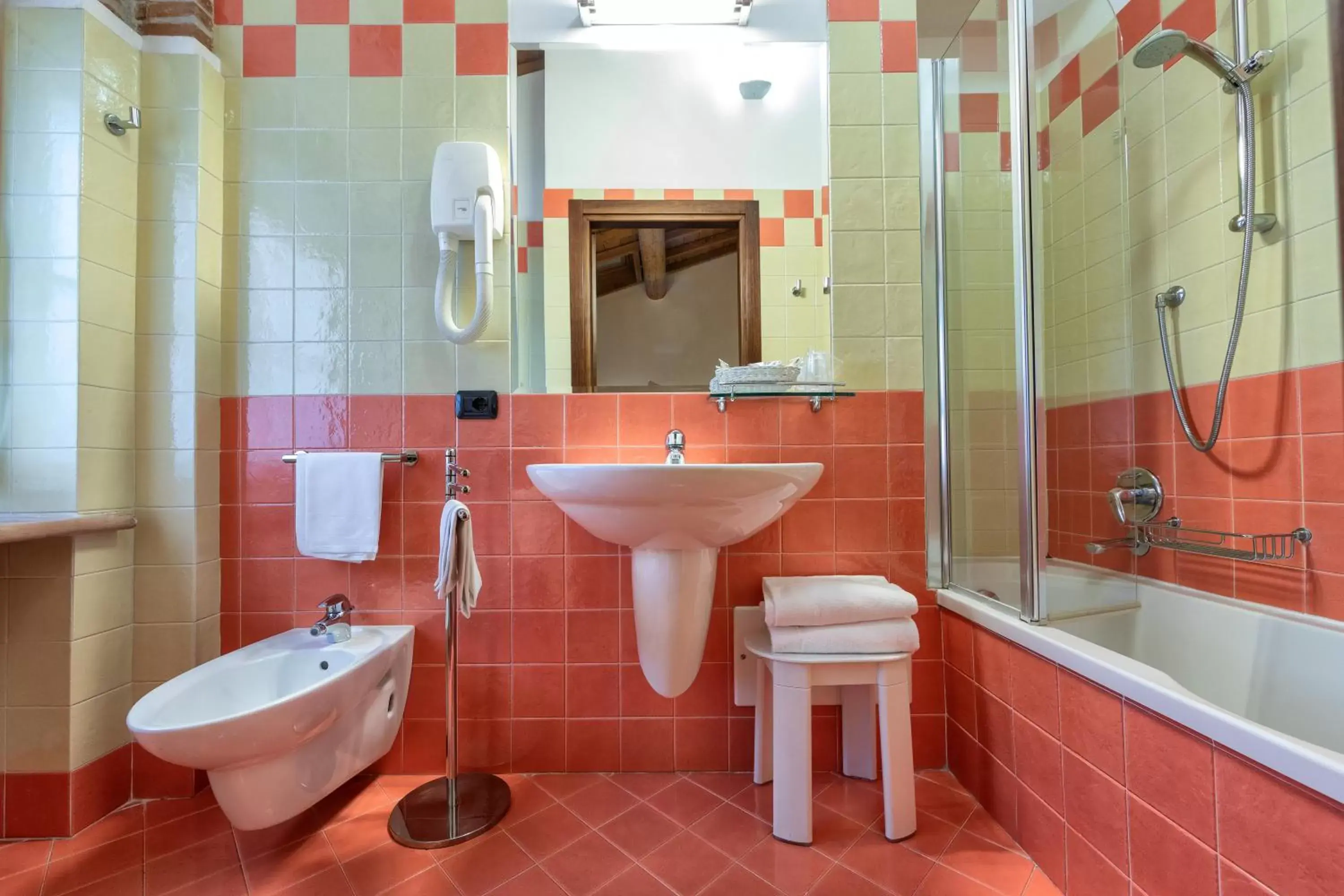 Toilet, Bathroom in Hotel Villa Malaspina