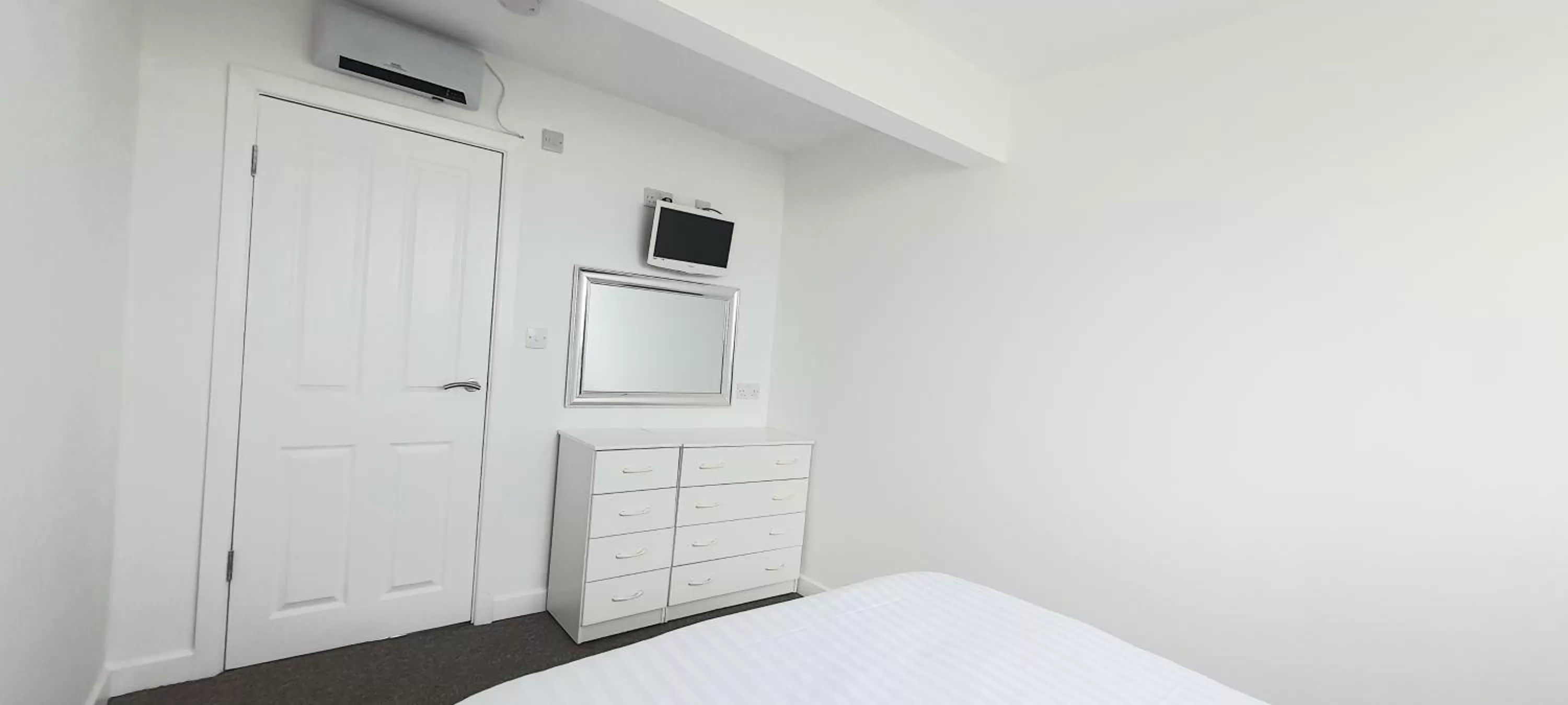 TV and multimedia in Charlton Aparthotel