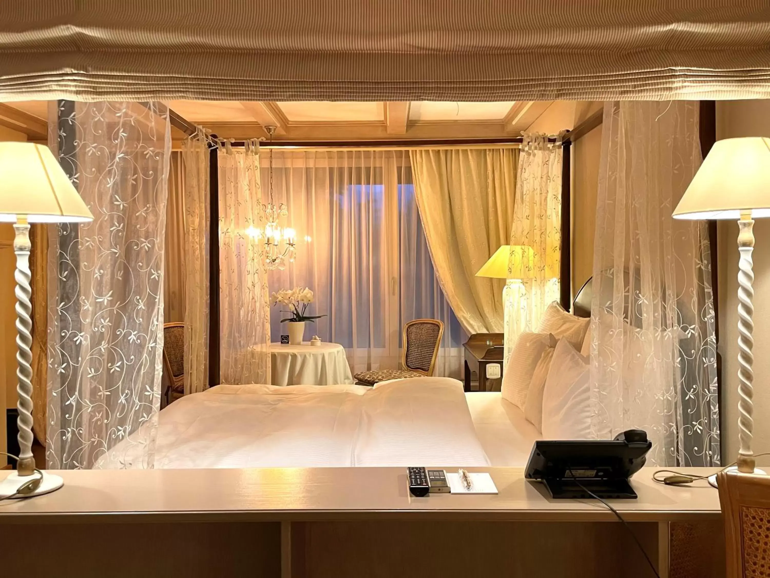 Bed in Park Hotel Sonnenhof - Relais & Châteaux