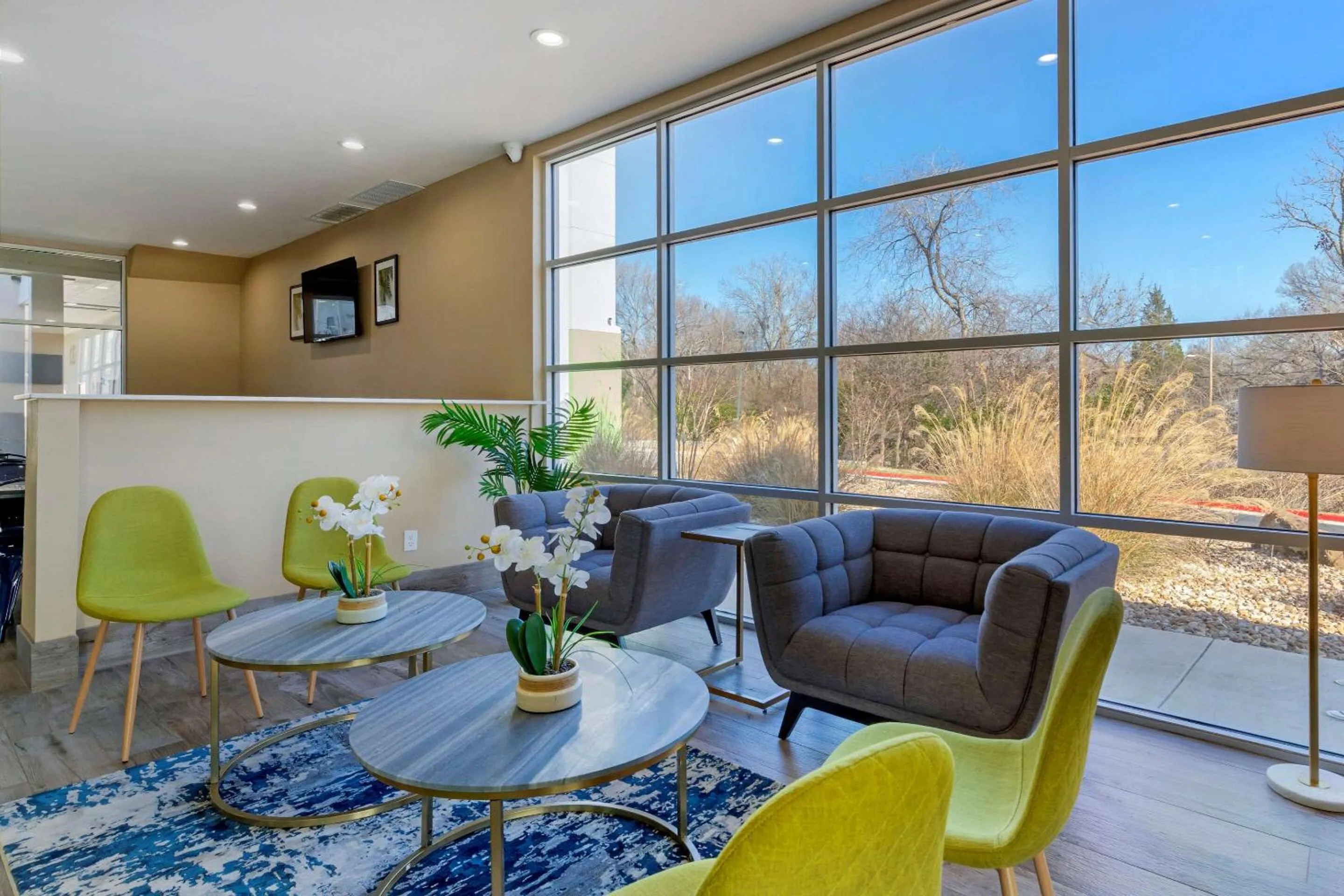 Lobby or reception in Quality Inn & Suites Elgin by Choice Hotels